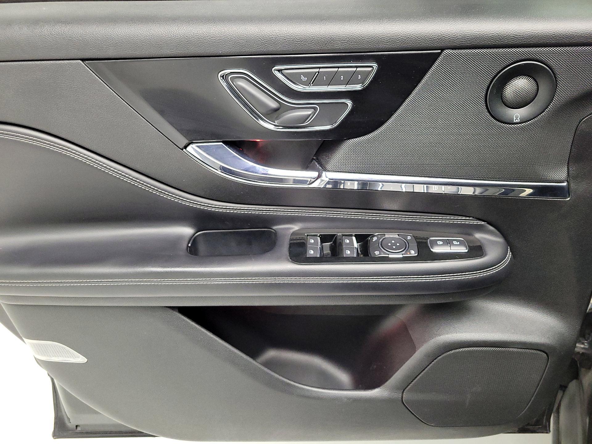 Thumbnail: 2021 Lincoln Corsair - 12