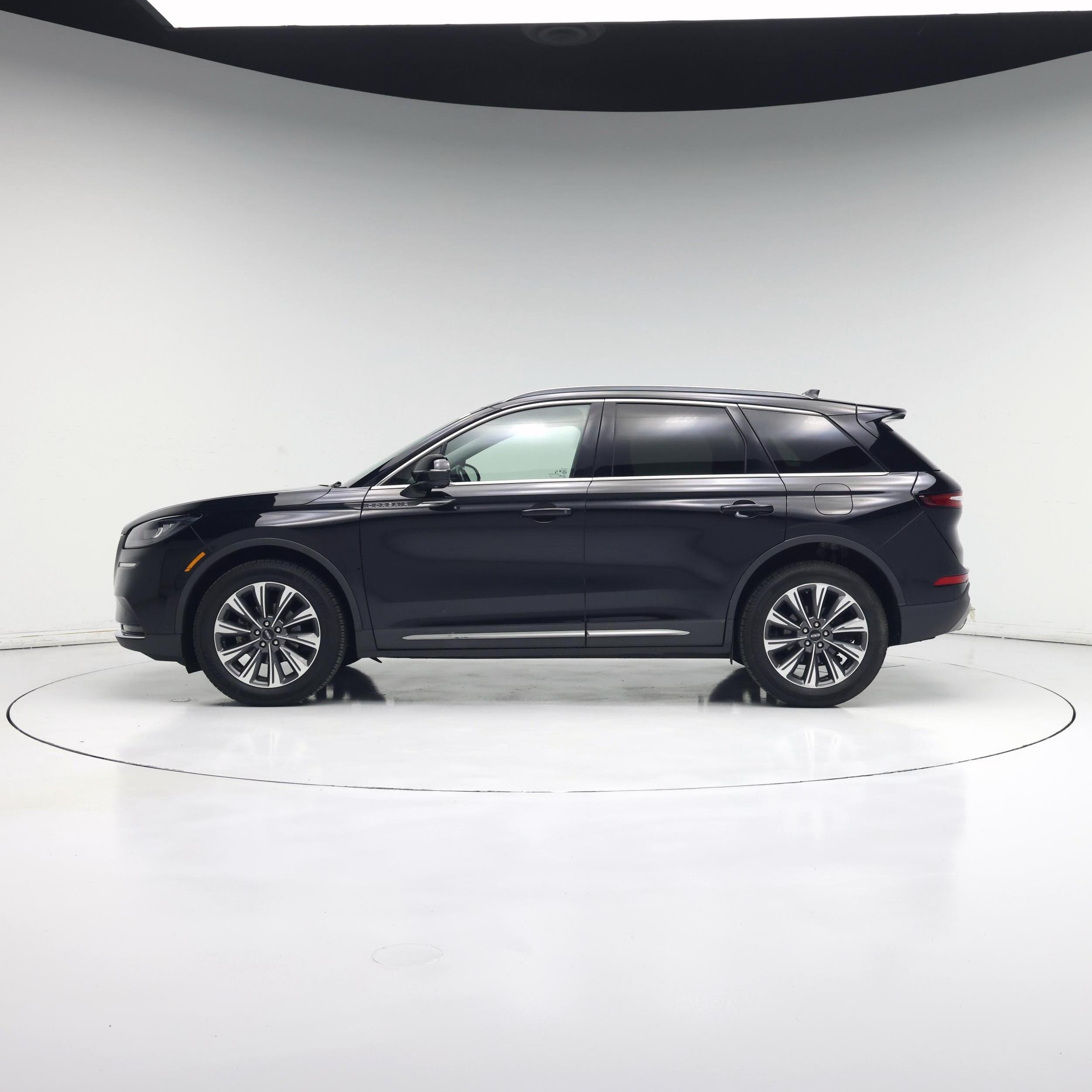 Thumbnail: 2021 Lincoln Corsair - 3