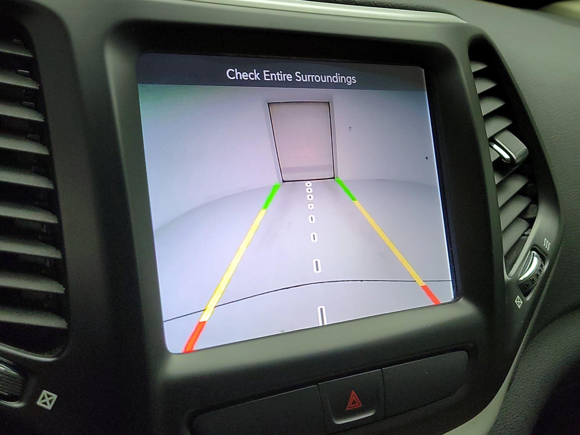 Thumbnail: 2017 Jeep Cherokee - 15