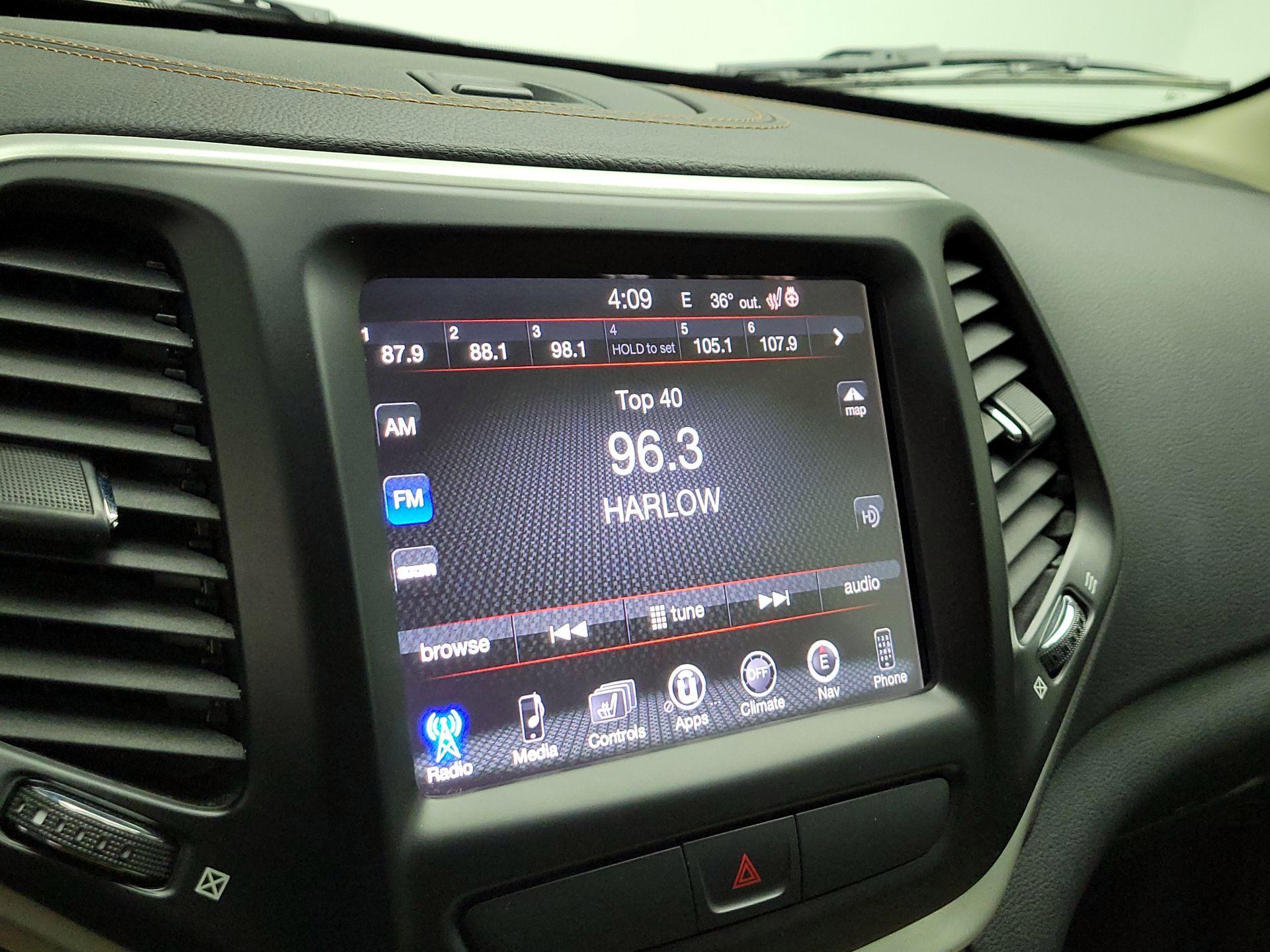 Thumbnail: 2017 Jeep Cherokee - 16