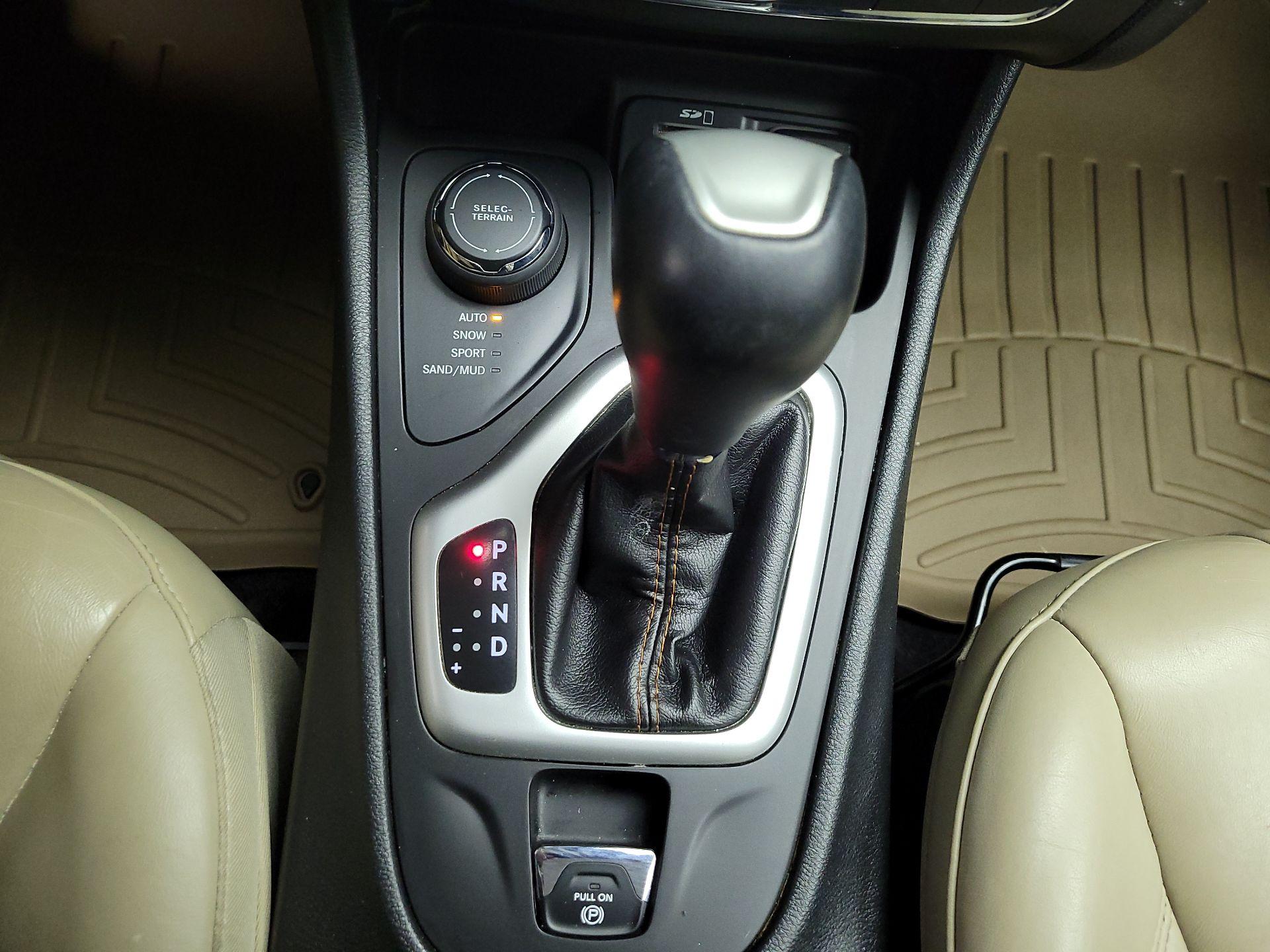 Thumbnail: 2017 Jeep Cherokee - 18