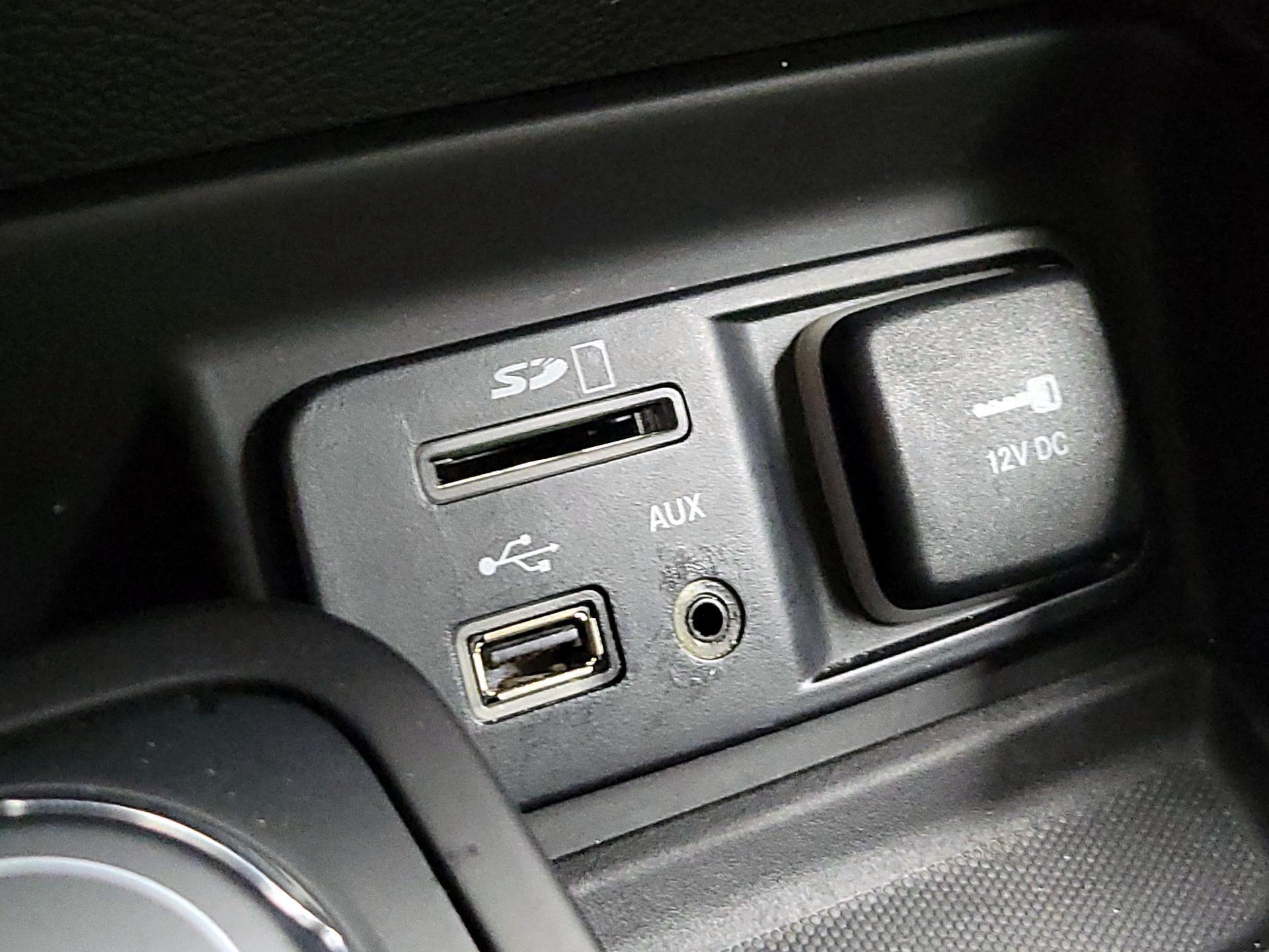 Thumbnail: 2017 Jeep Cherokee - 19