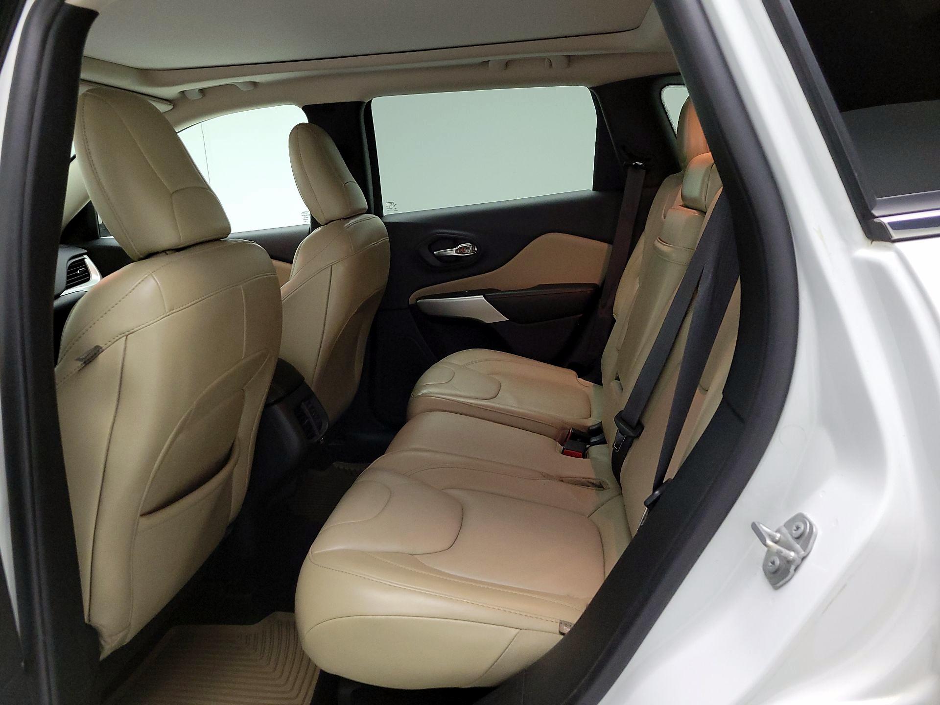 Thumbnail: 2017 Jeep Cherokee - 20