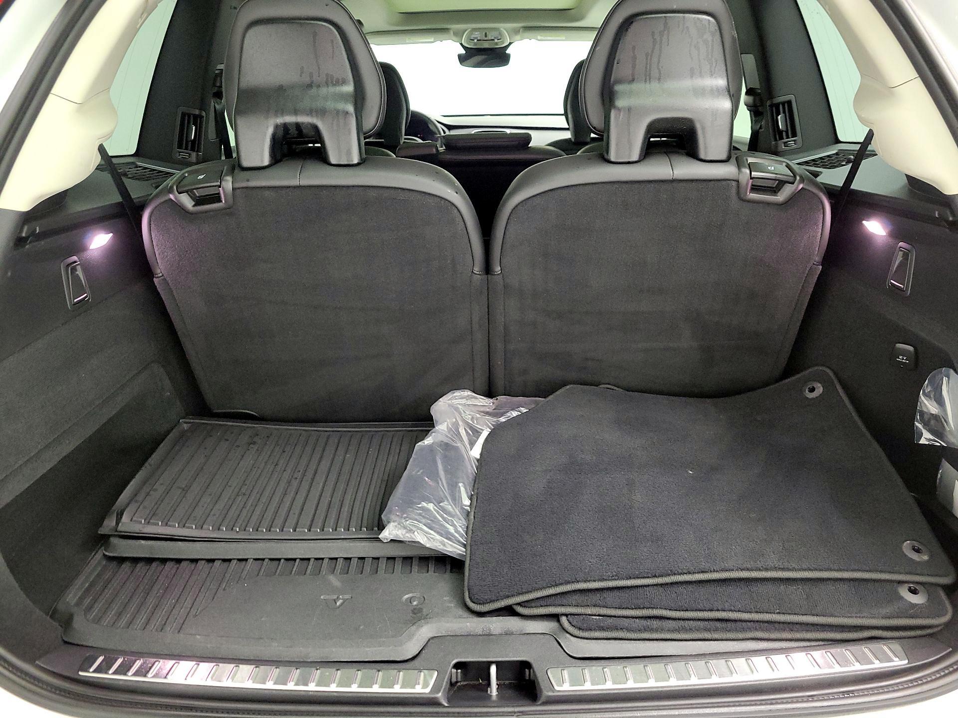 Thumbnail: 2025 Volvo XC90 - 16