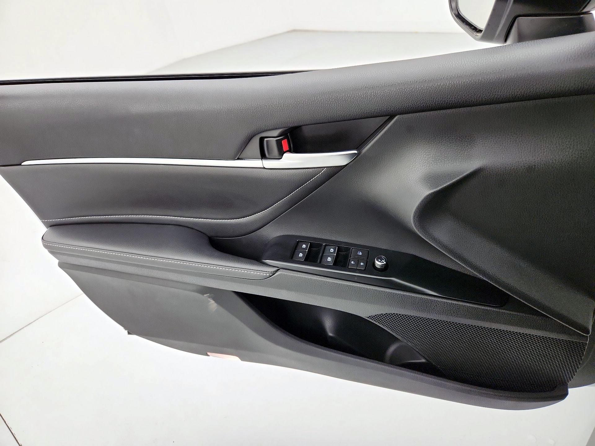 Thumbnail: 2018 Toyota Camry - 12