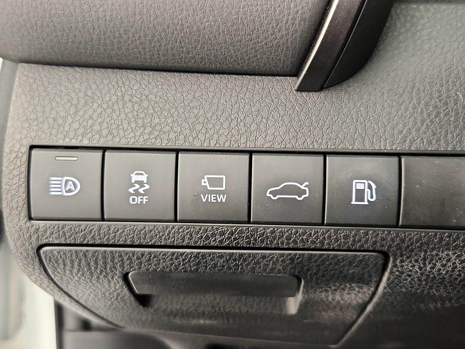 Thumbnail: 2018 Toyota Camry - 13