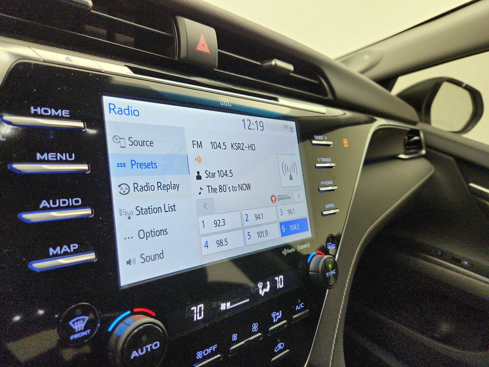 Thumbnail: 2018 Toyota Camry - 16