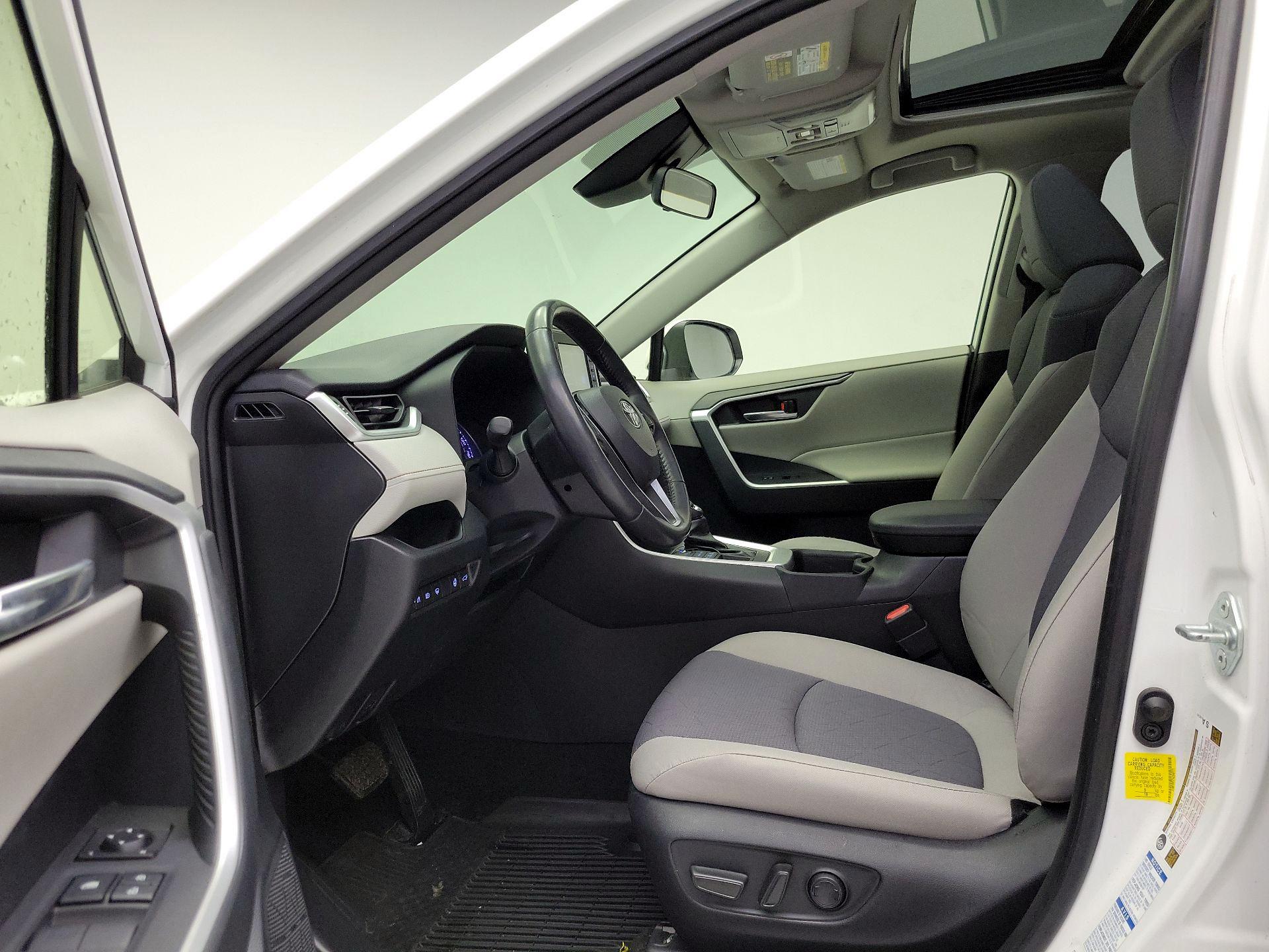 Thumbnail: 2019 Toyota RAV4 - 11