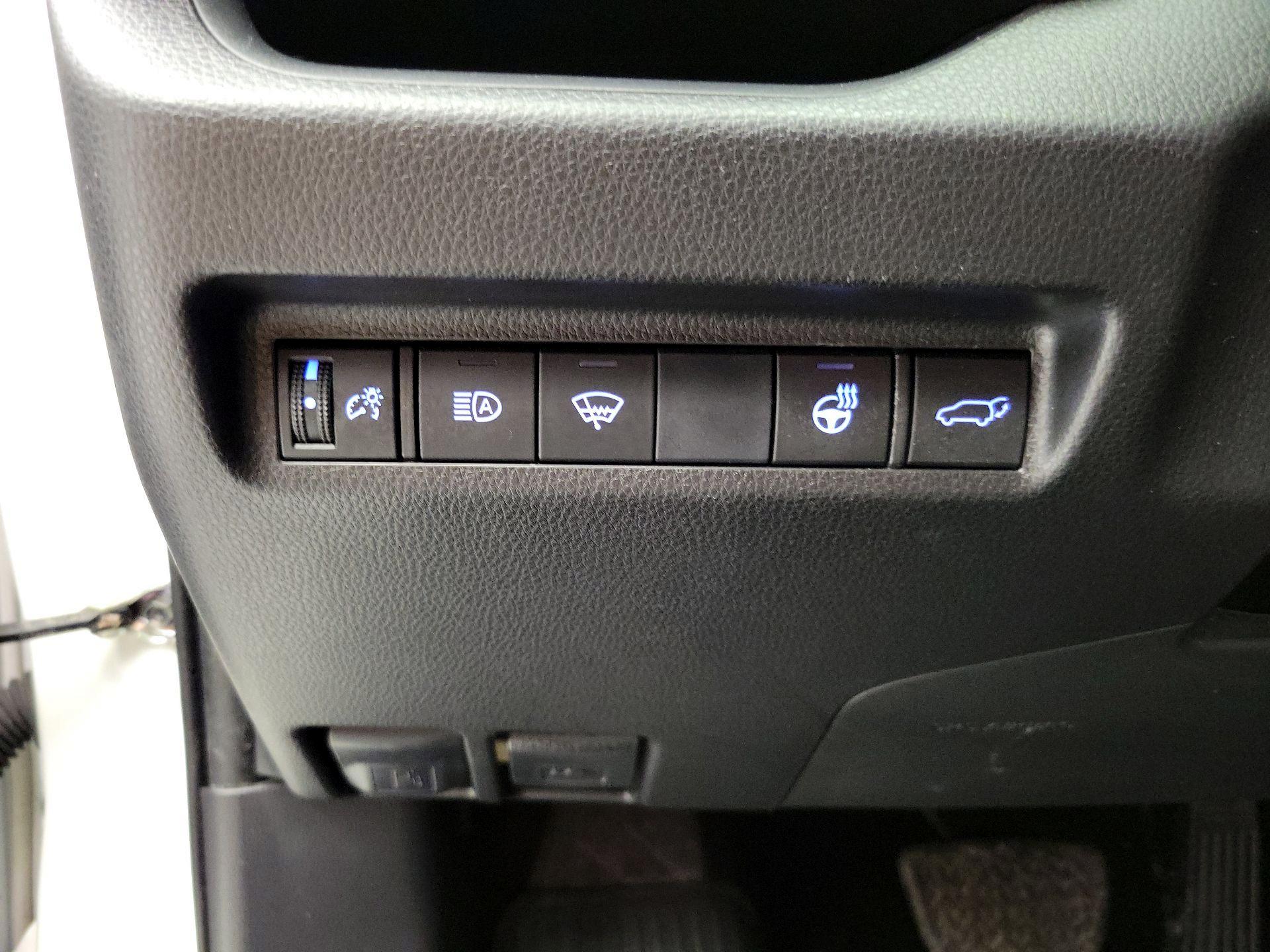 Thumbnail: 2019 Toyota RAV4 - 13