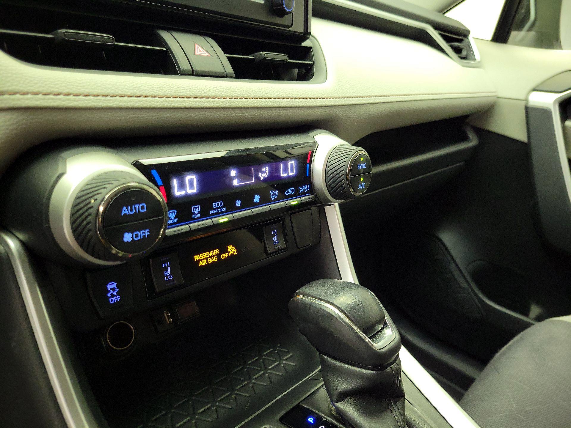 Thumbnail: 2019 Toyota RAV4 - 16