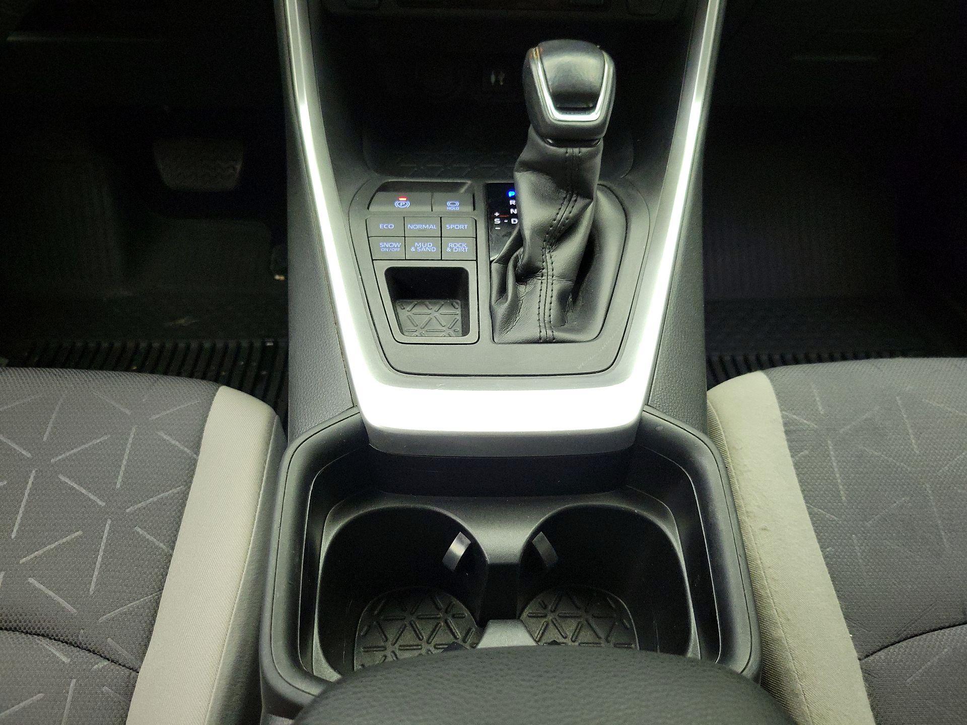 Thumbnail: 2019 Toyota RAV4 - 17