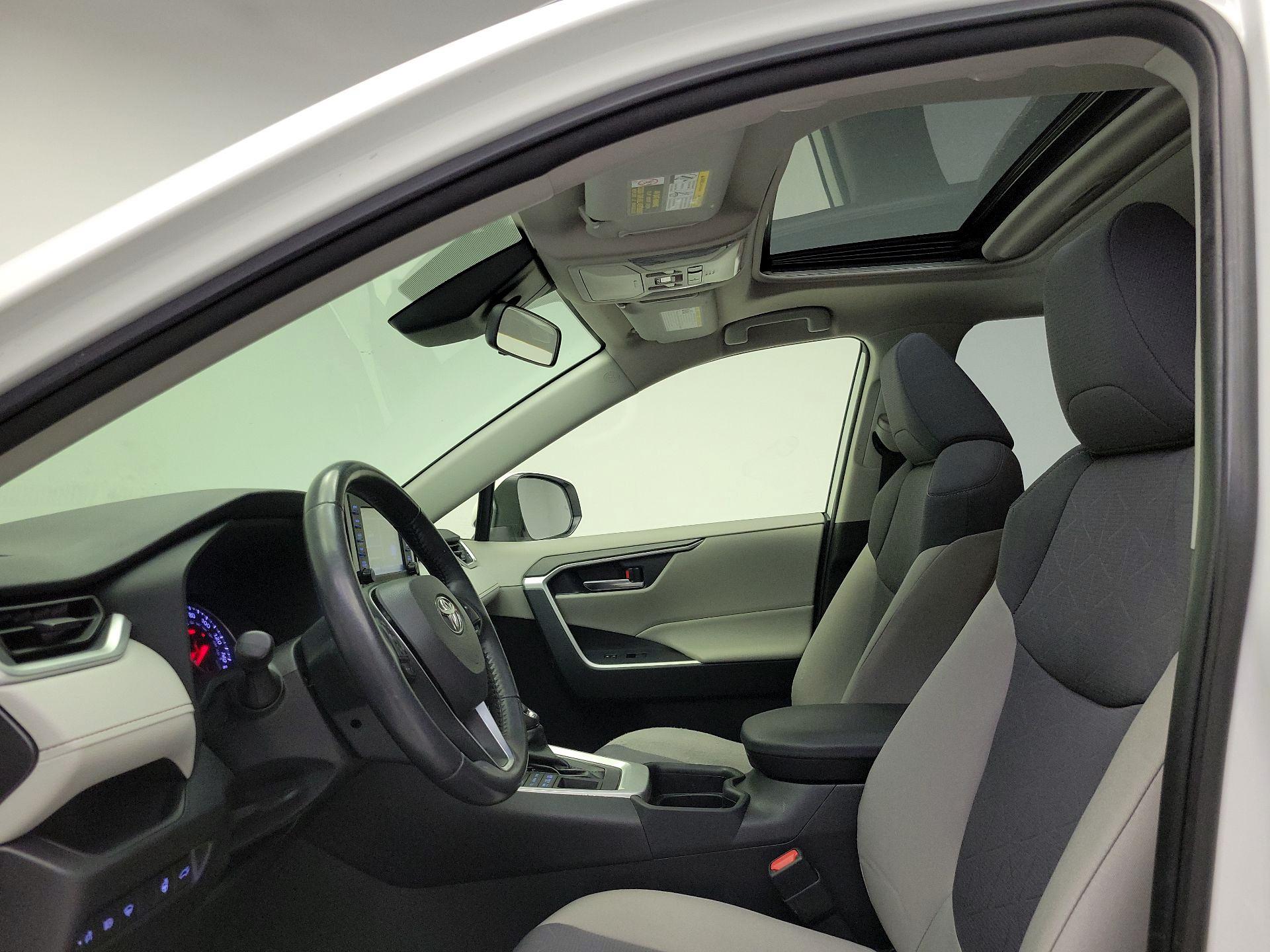 Thumbnail: 2019 Toyota RAV4 - 19