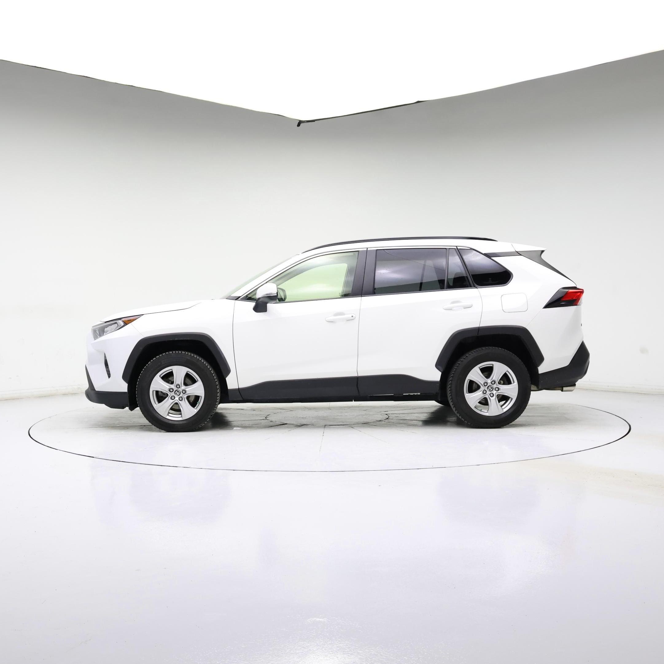 Thumbnail: 2019 Toyota RAV4 - 3