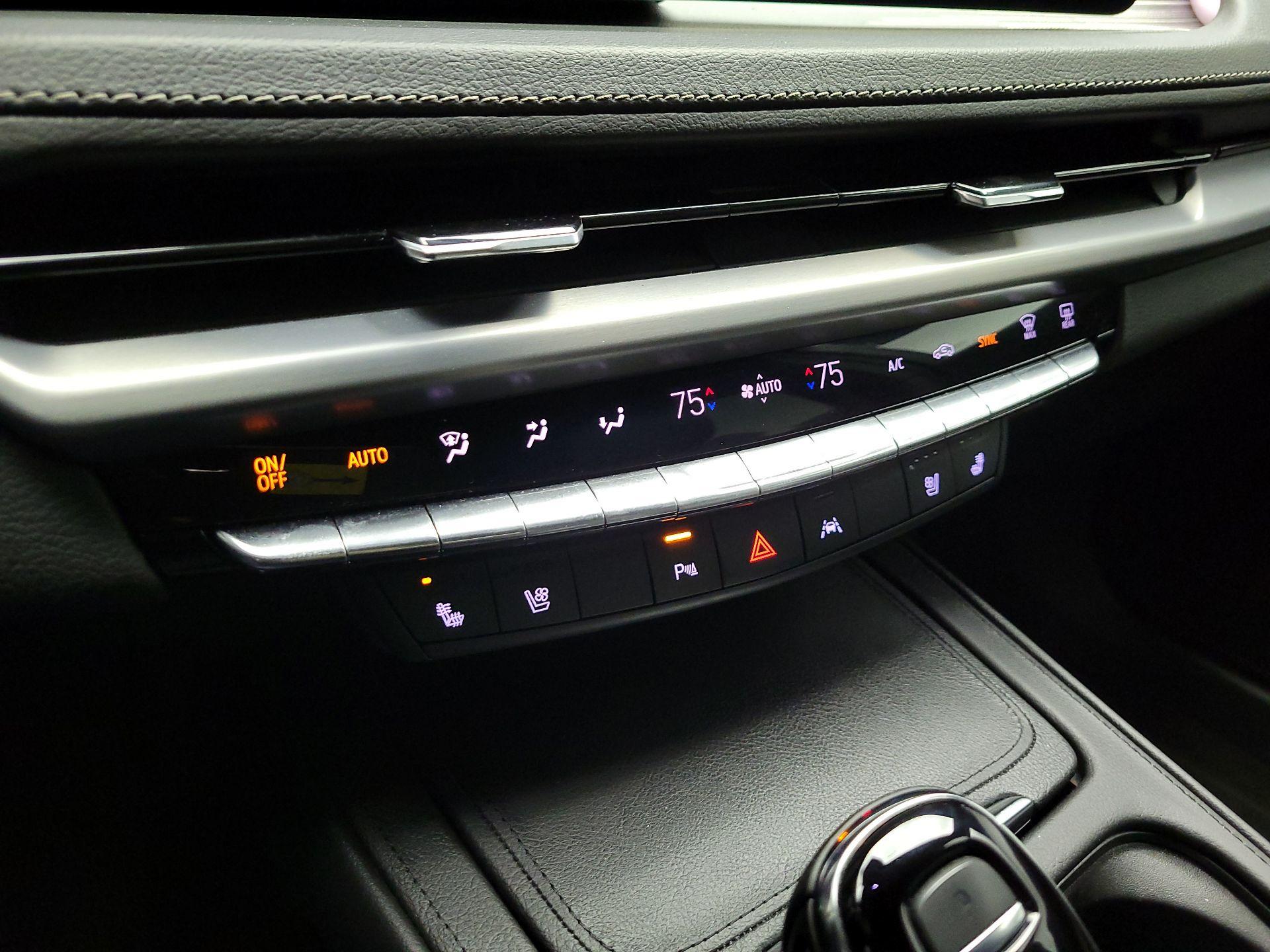 Thumbnail: 2024 Cadillac XT4 - 16