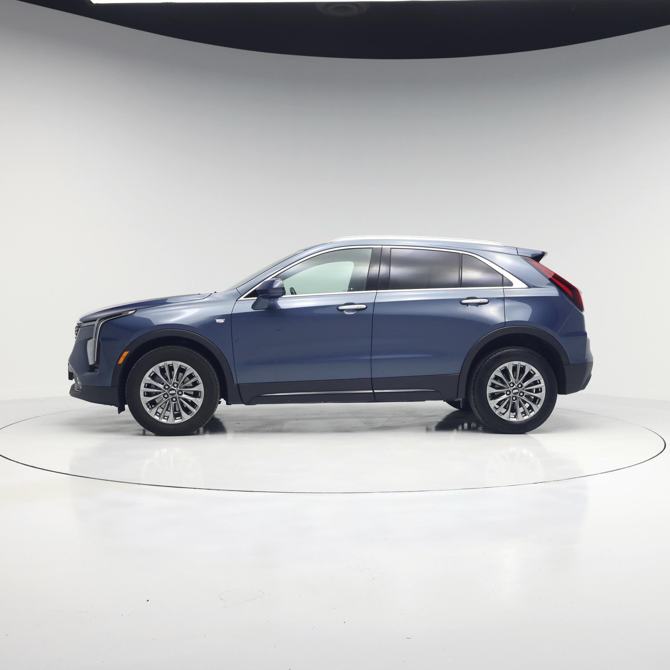 Thumbnail: 2024 Cadillac XT4 - 3