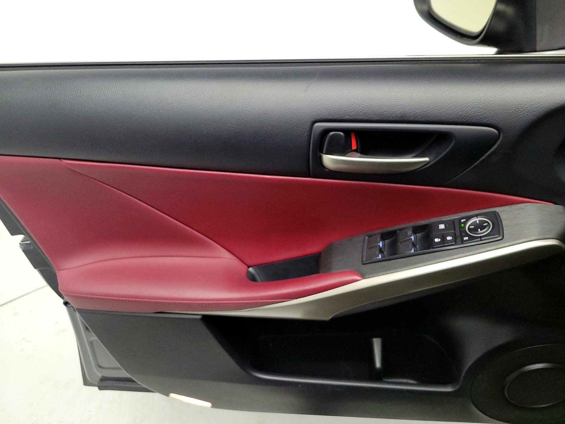 Thumbnail: 2019 Lexus IS - 12