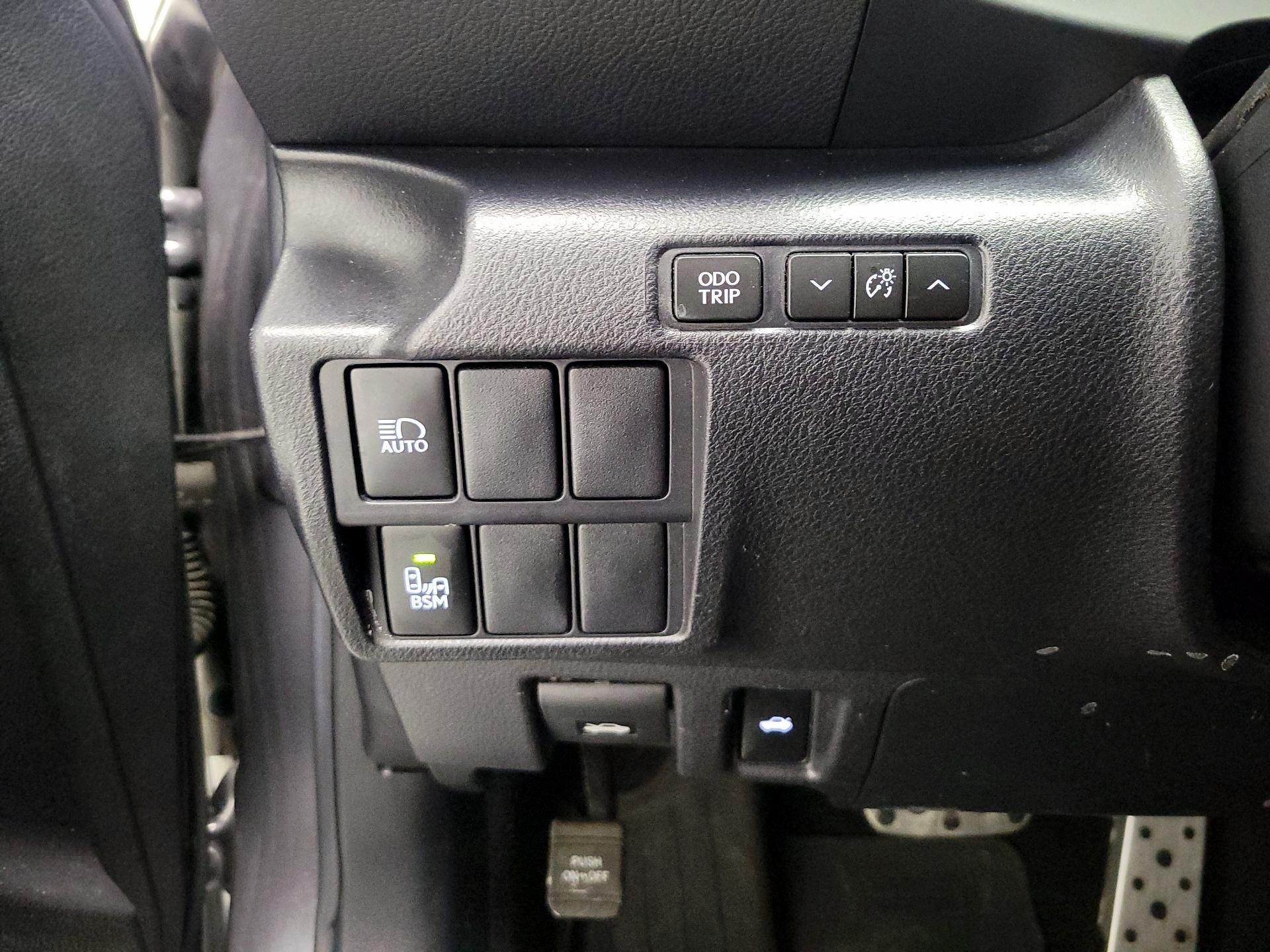 Thumbnail: 2019 Lexus IS - 13