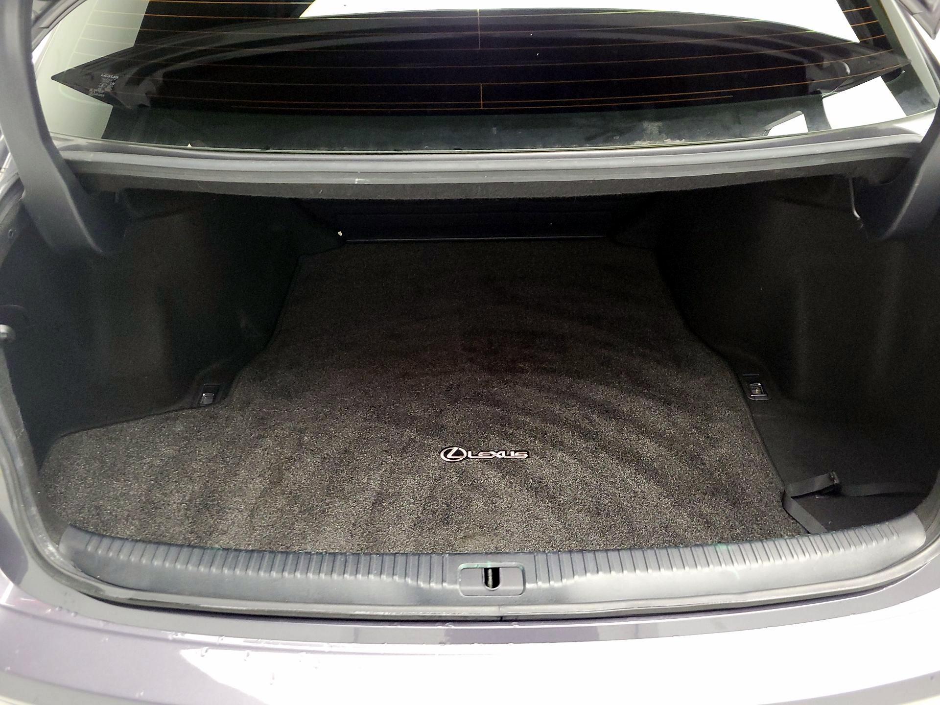 Thumbnail: 2019 Lexus IS - 20