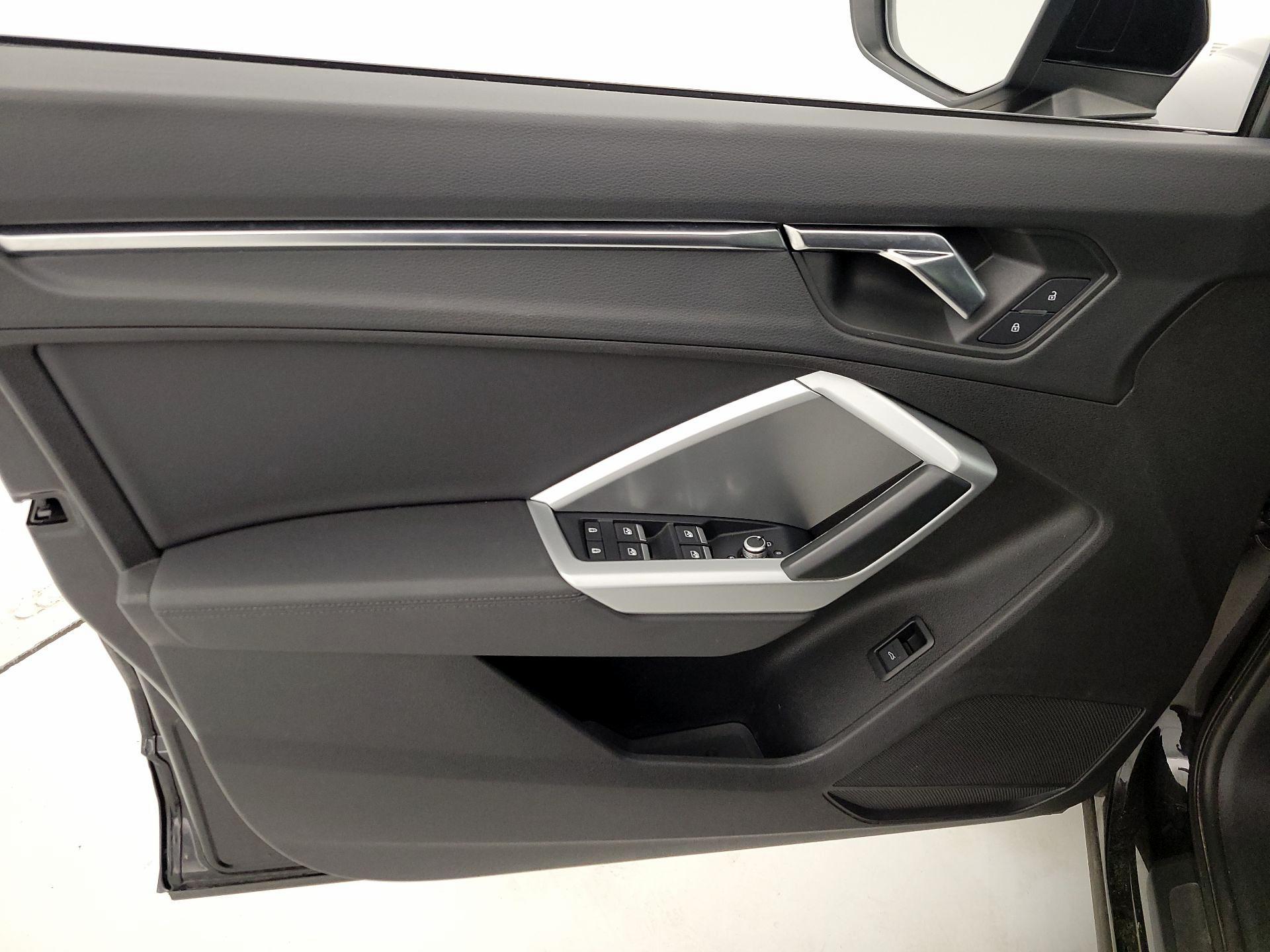 Thumbnail: 2020 Audi Q3 - 12