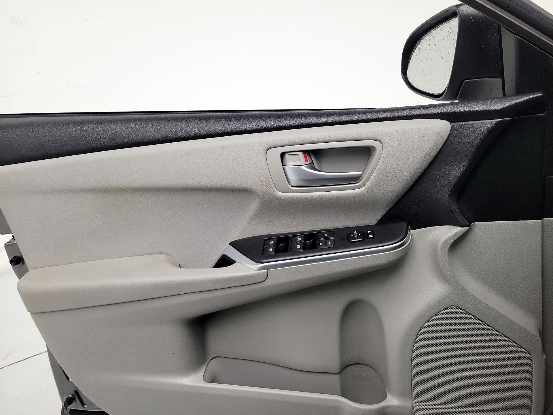 Thumbnail: 2017 Toyota Camry - 12