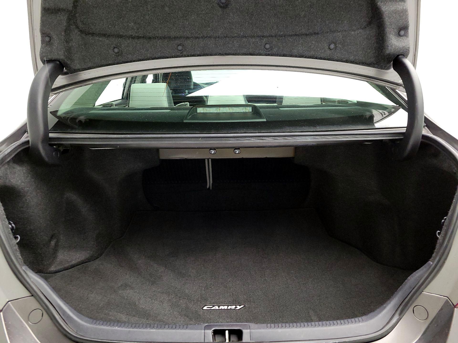 Thumbnail: 2017 Toyota Camry - 18