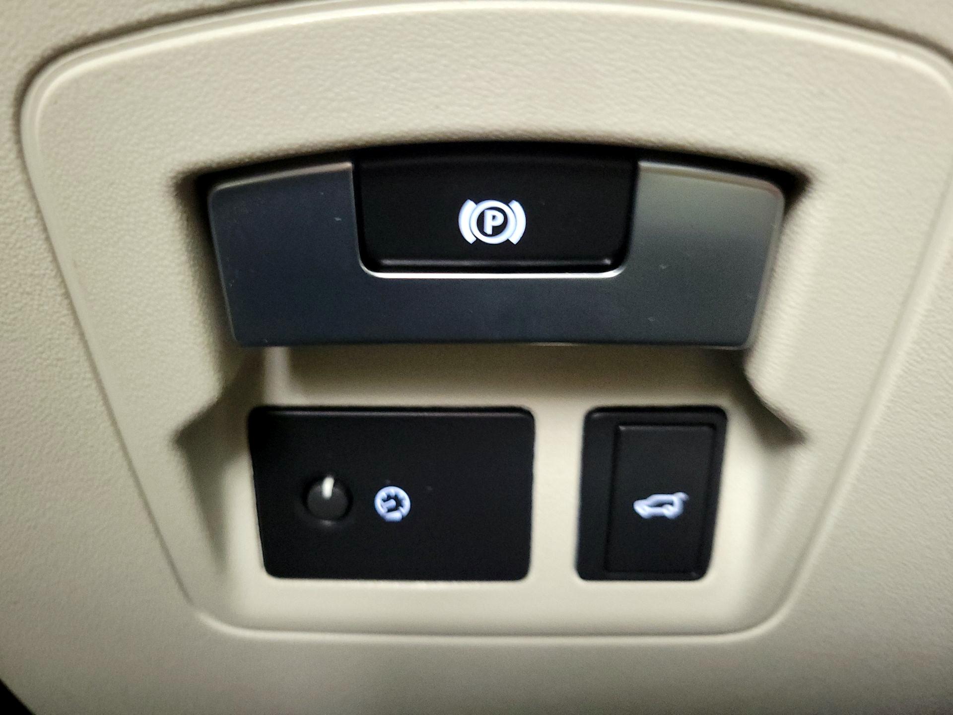 Thumbnail: 2020 Land Rover Range Rover Velar - 13