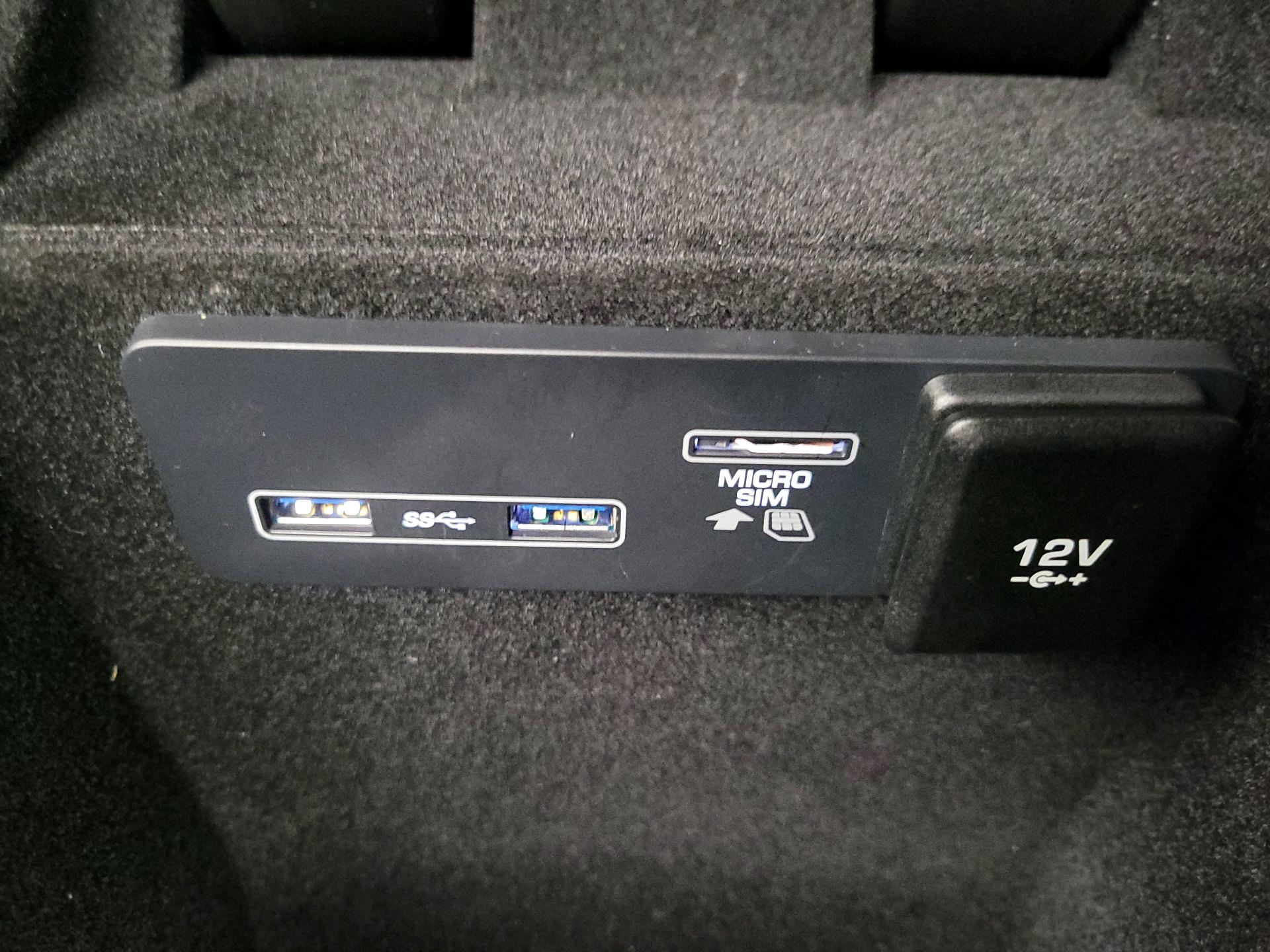 Thumbnail: 2020 Land Rover Range Rover Velar - 18