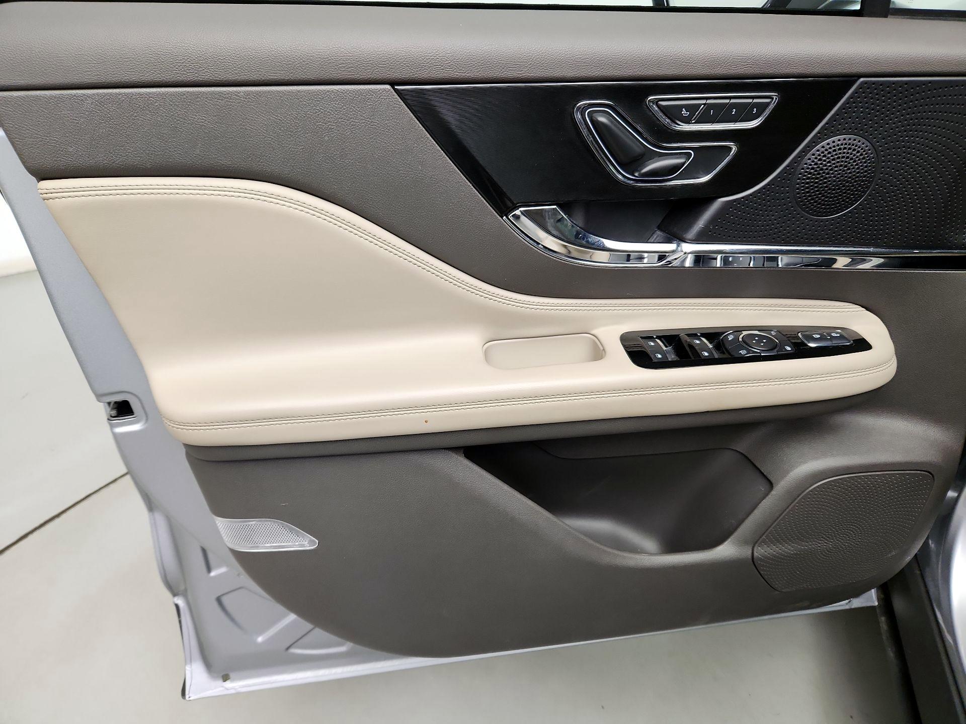 Thumbnail: 2023 Lincoln Corsair - 12