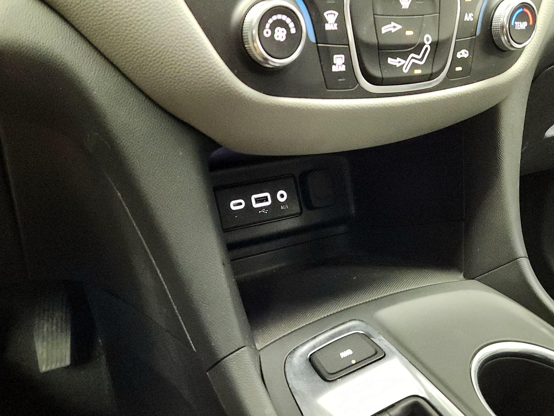 Thumbnail: 2022 Chevrolet Equinox - 18