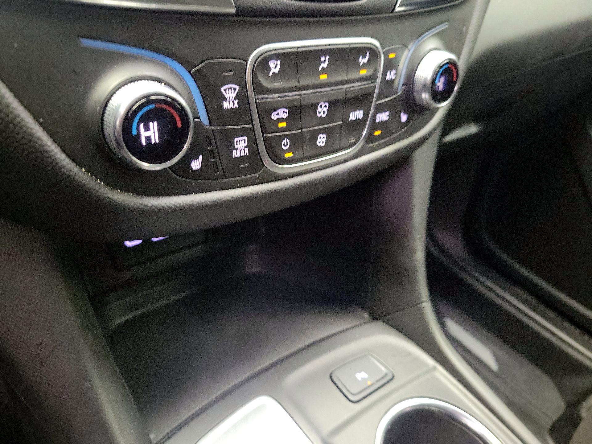 Thumbnail: 2022 Chevrolet Equinox - 16