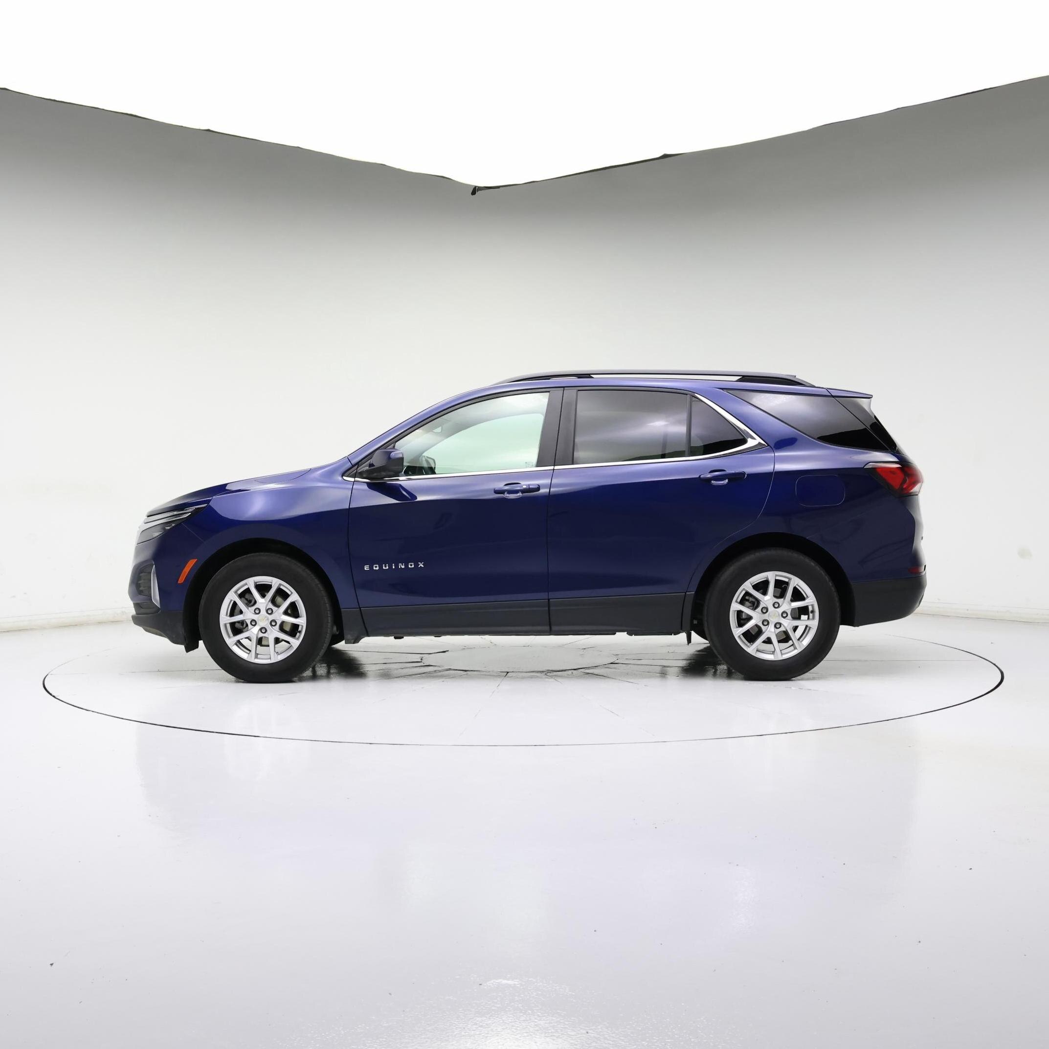 Thumbnail: 2022 Chevrolet Equinox - 3
