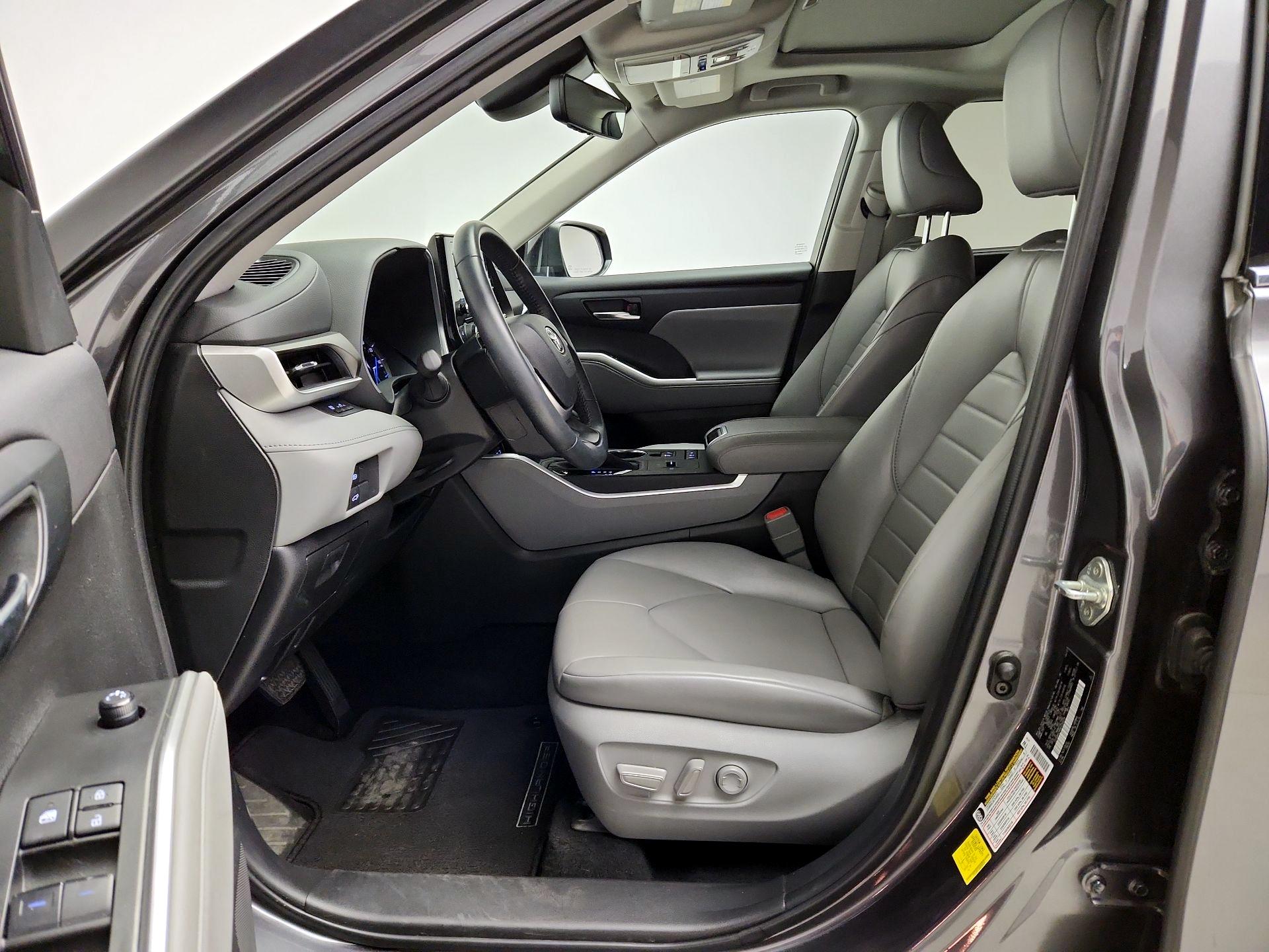 Thumbnail: 2022 Toyota Highlander - 11