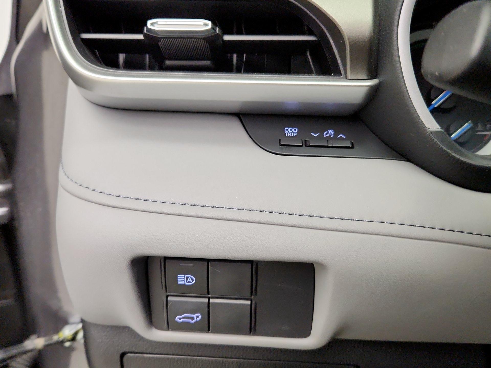 Thumbnail: 2022 Toyota Highlander - 13