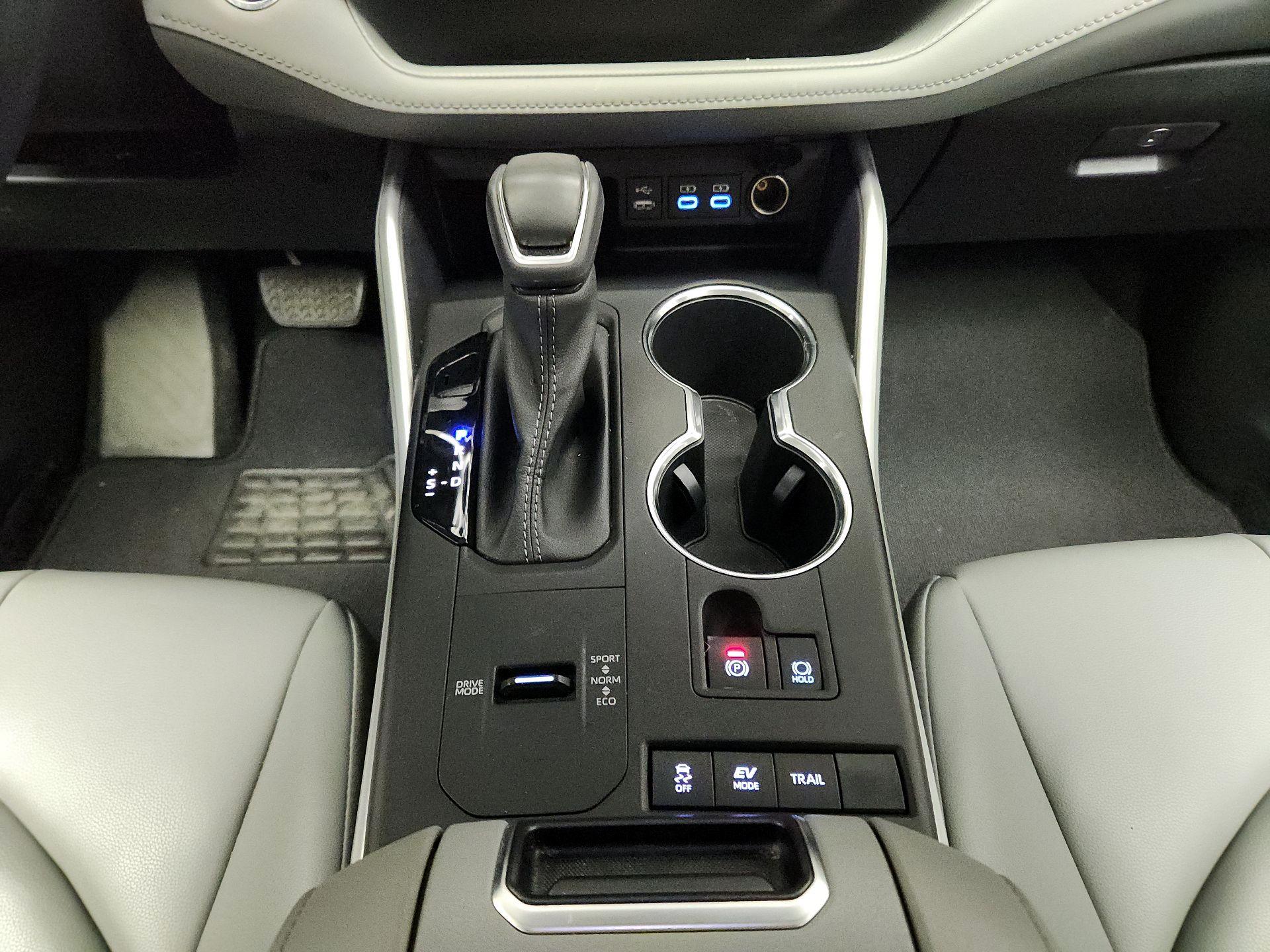 Thumbnail: 2022 Toyota Highlander - 17