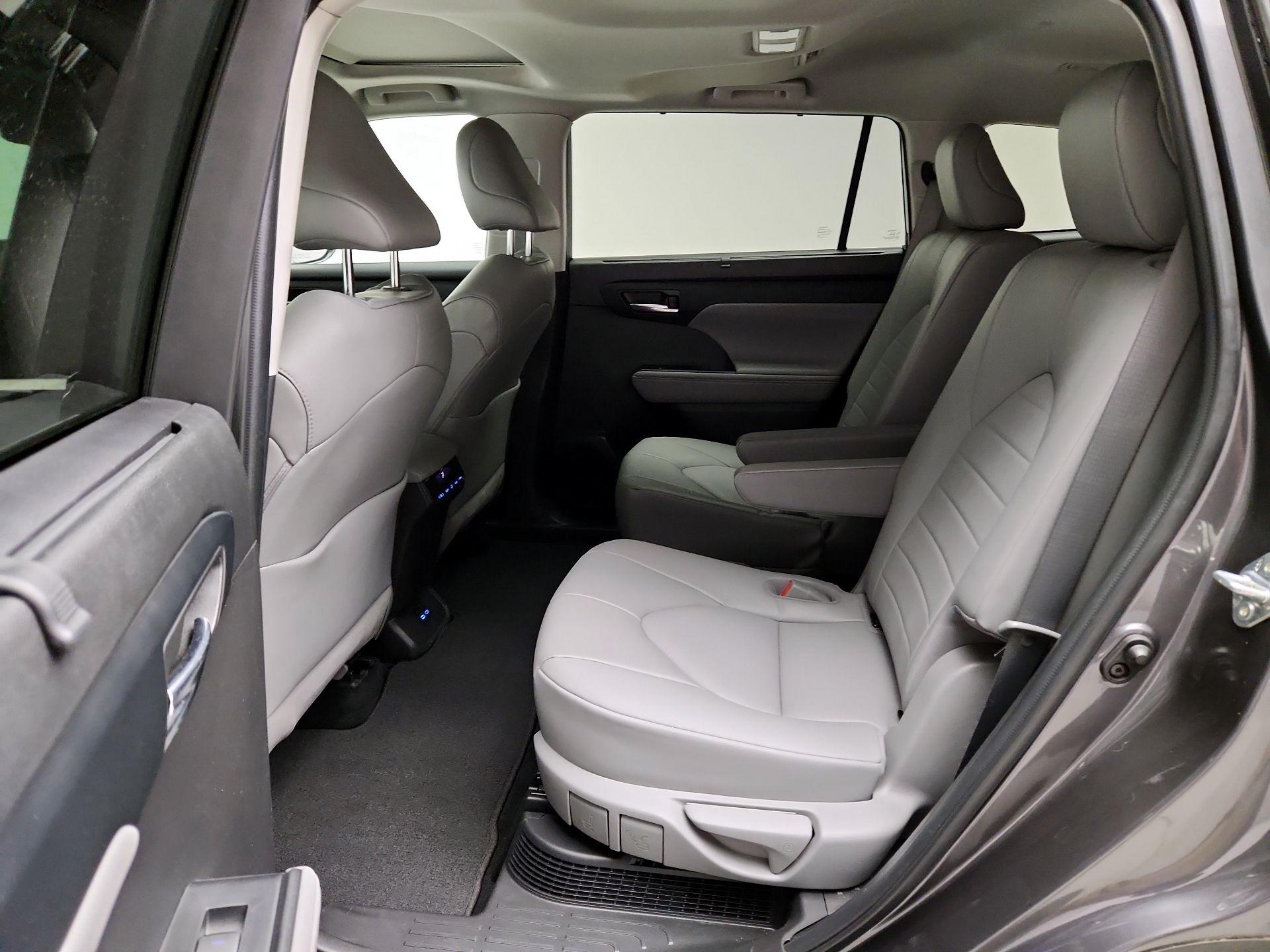 Thumbnail: 2022 Toyota Highlander - 20