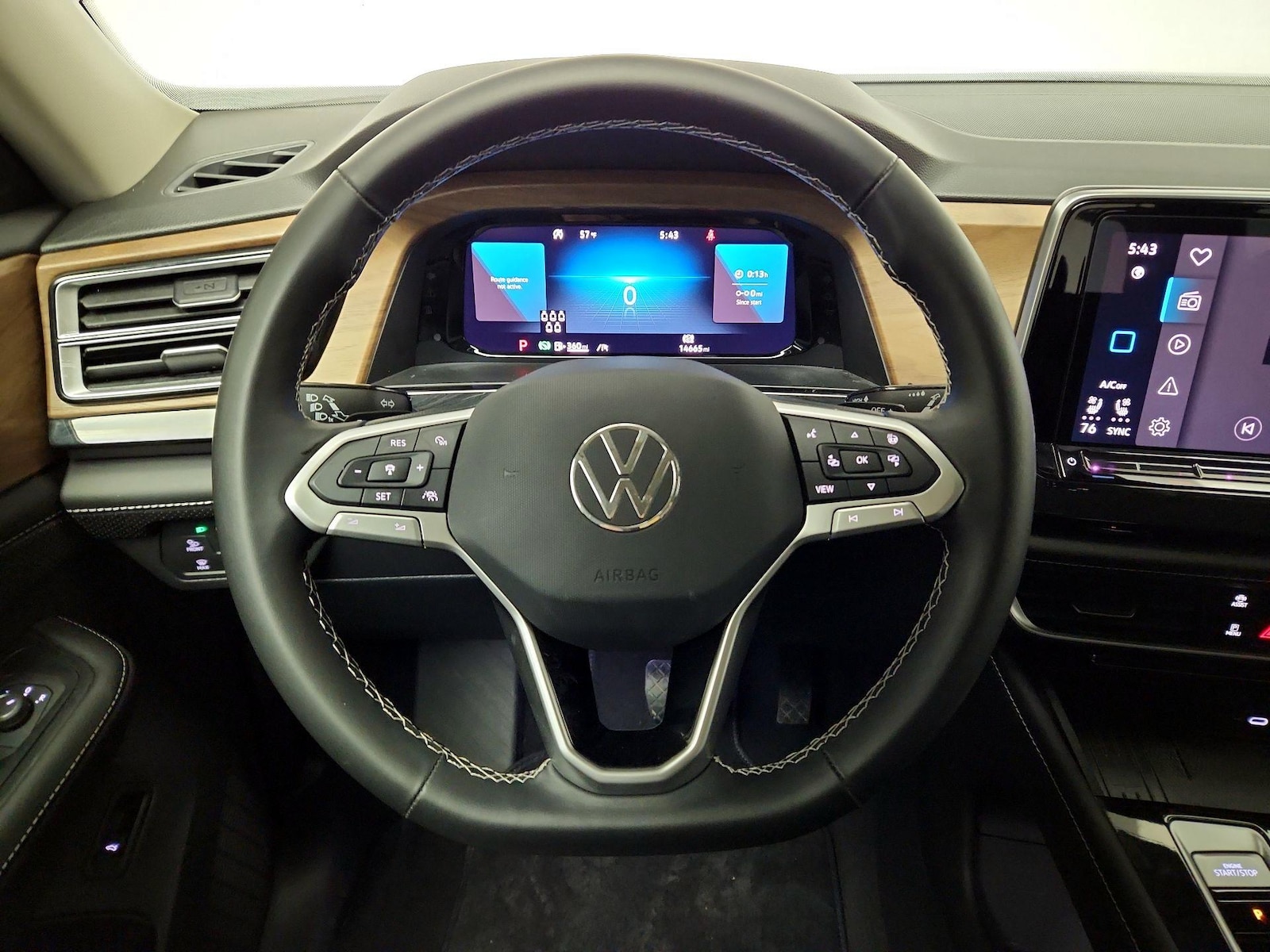 2025 Volkswagen Atlas SE w/Tech - Photo 11