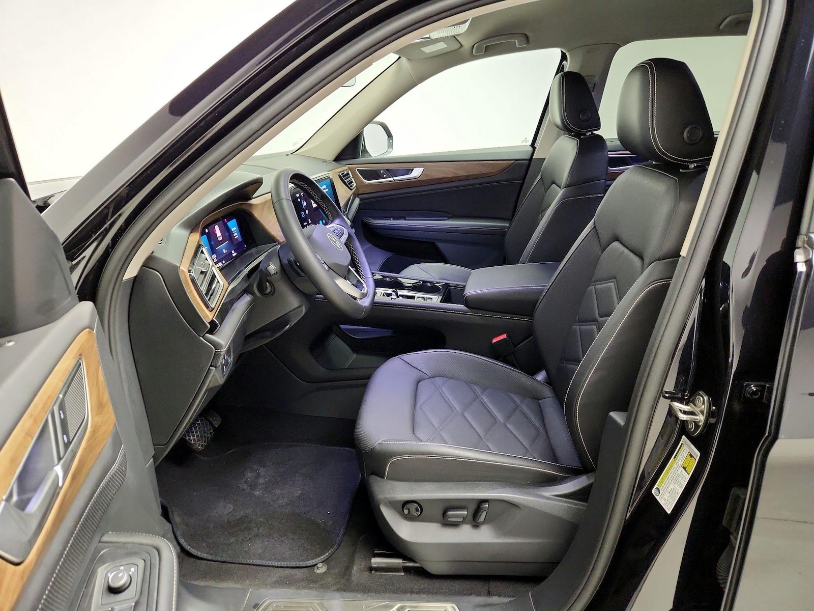 2025 Volkswagen Atlas SE w/Tech - Photo 12