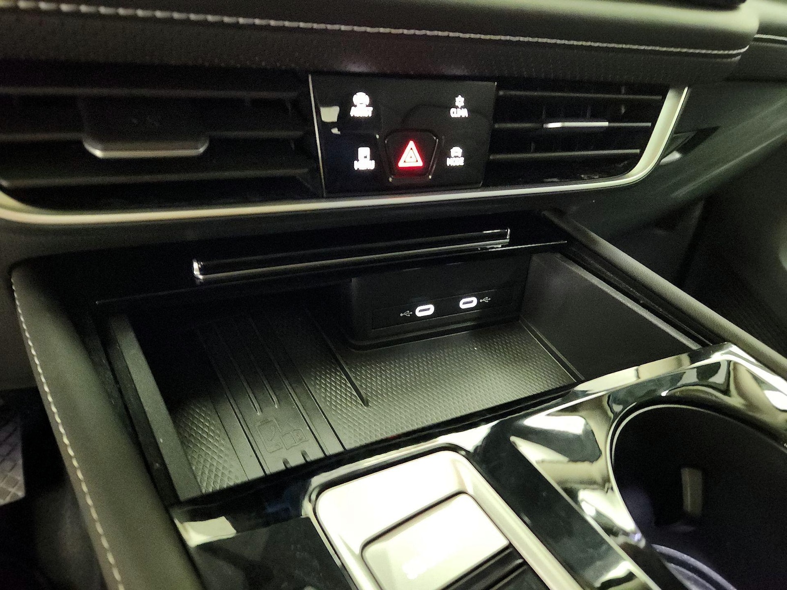 2025 Volkswagen Atlas SE w/Tech - Photo 19