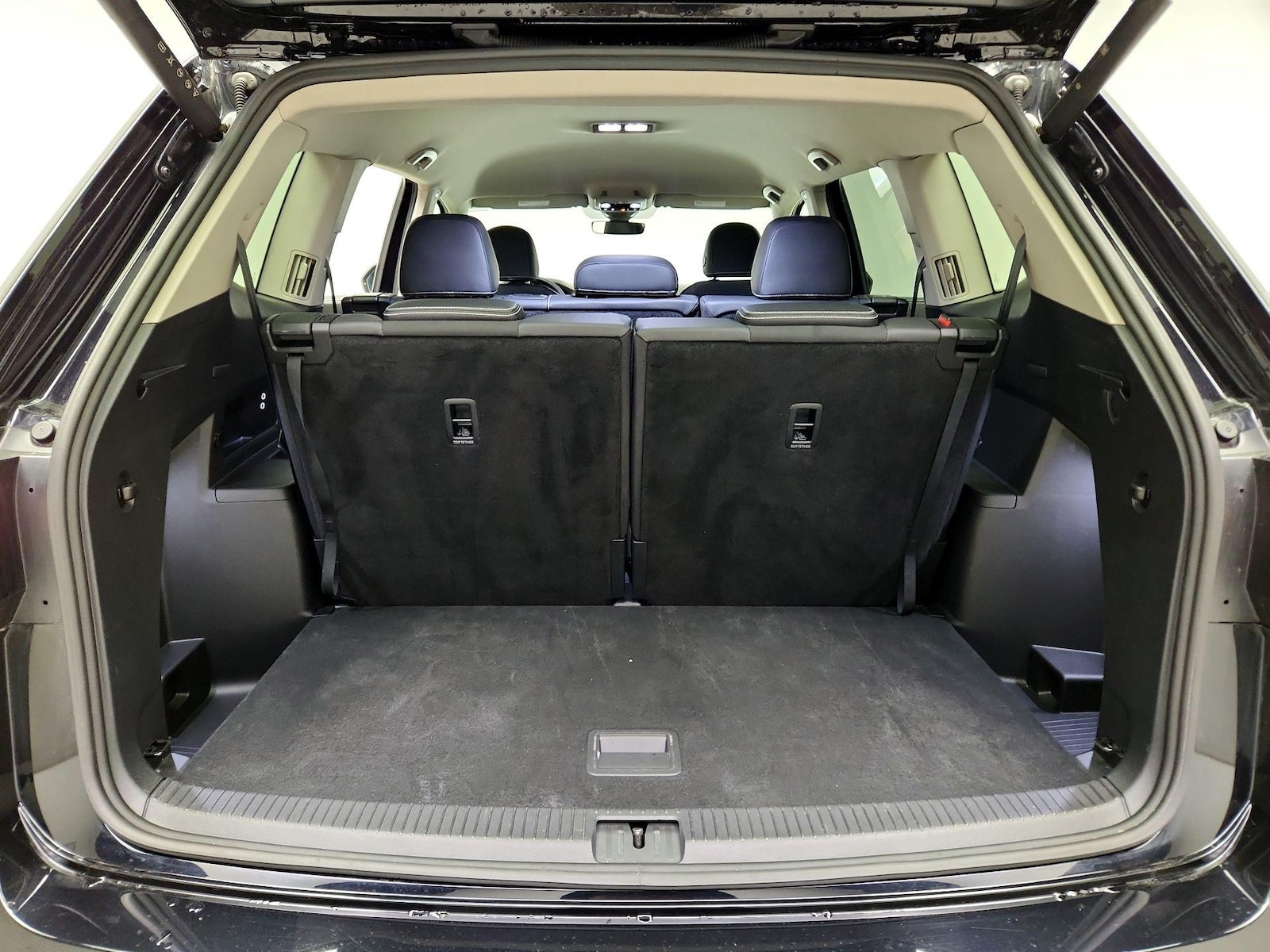 2025 Volkswagen Atlas SE w/Tech - Photo 21