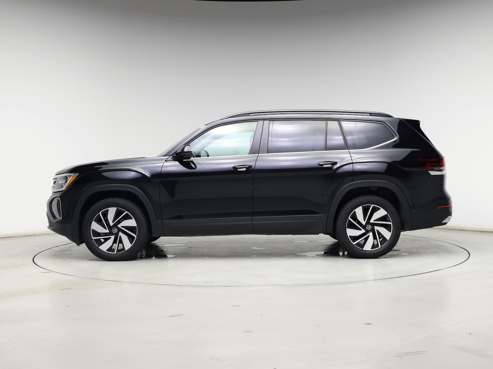 2025 Volkswagen Atlas SE w/Tech - Photo 4