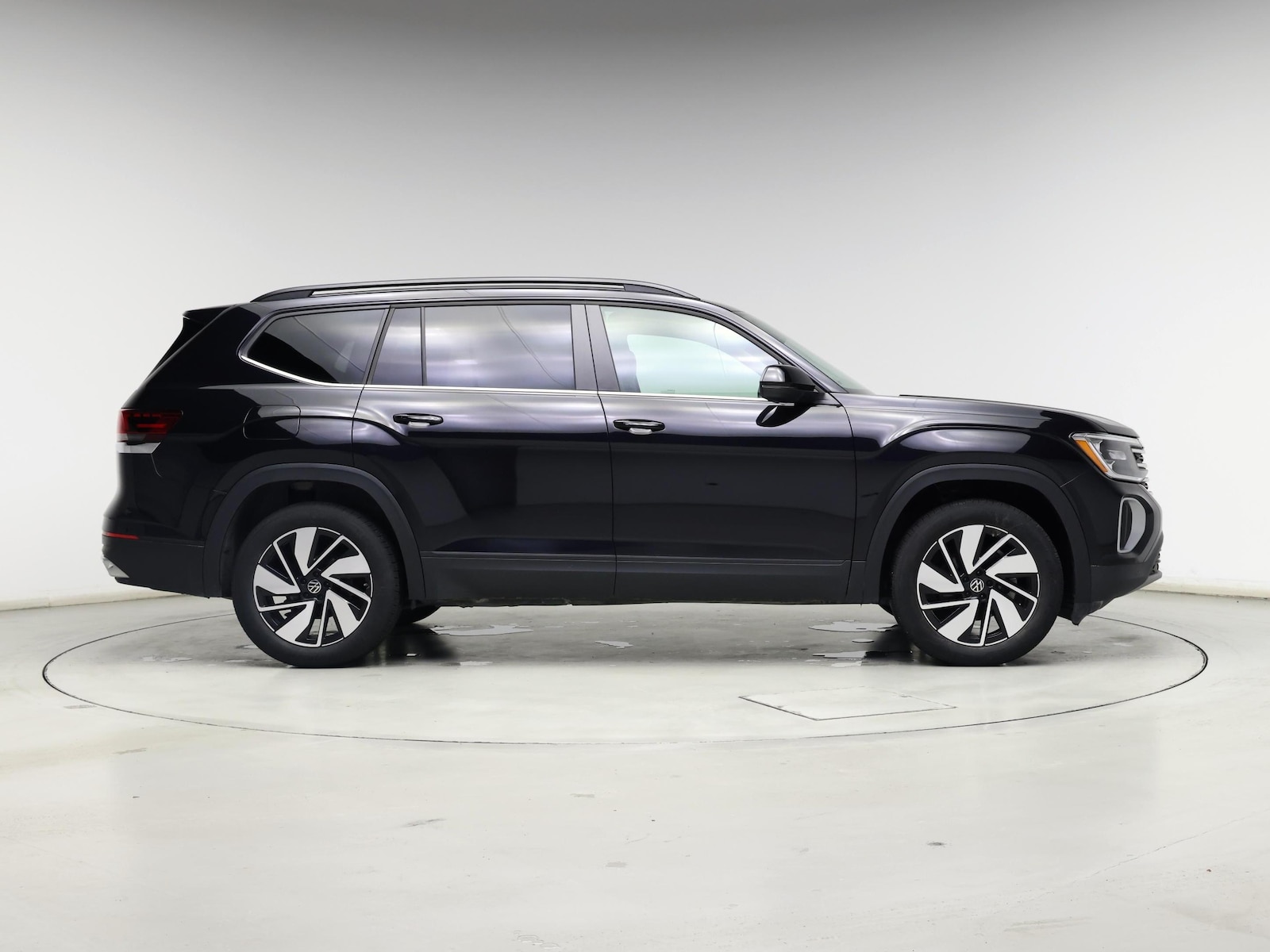 2025 Volkswagen Atlas SE w/Tech - Photo 8