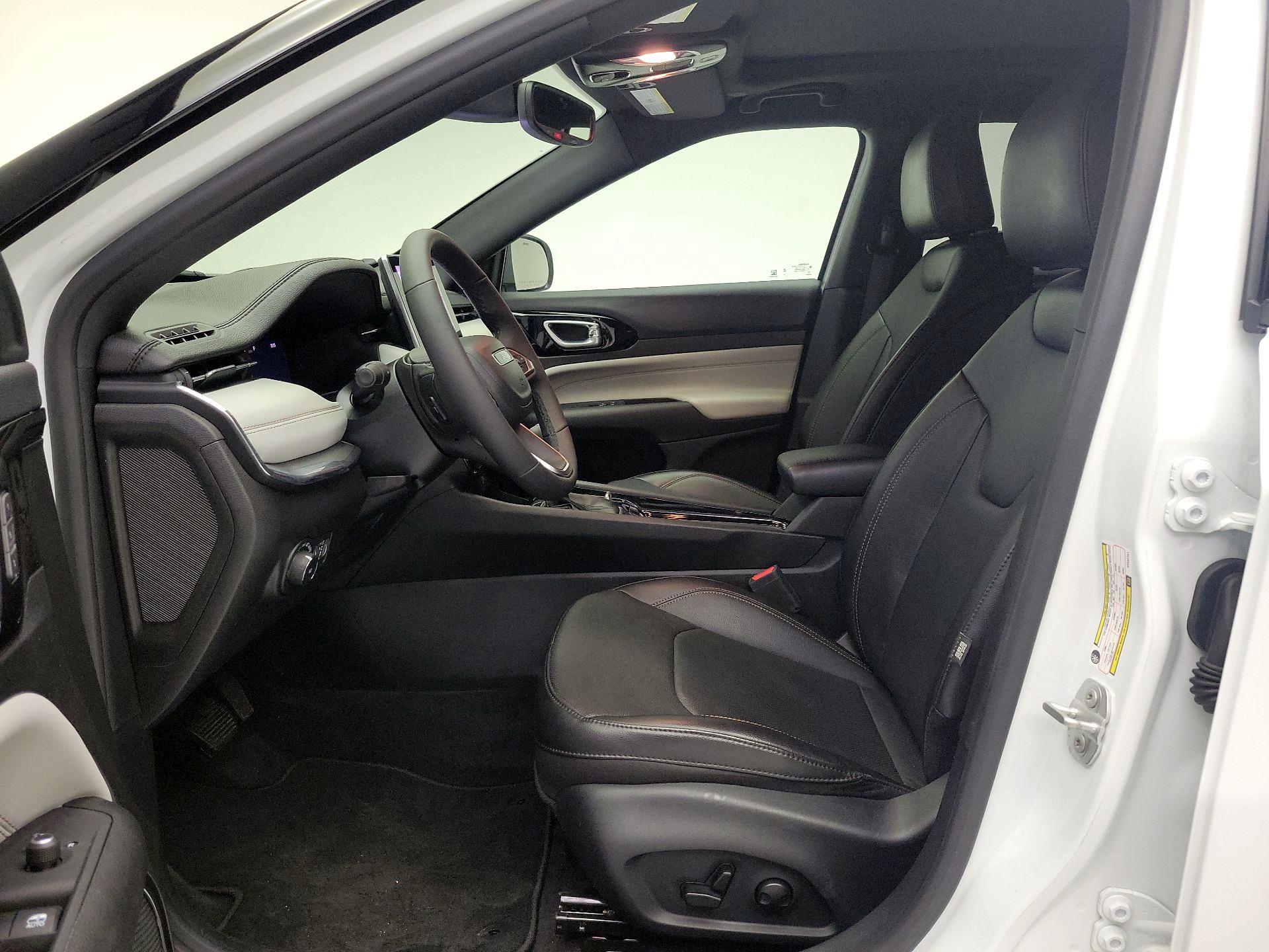 Thumbnail: 2023 Jeep Compass - 11