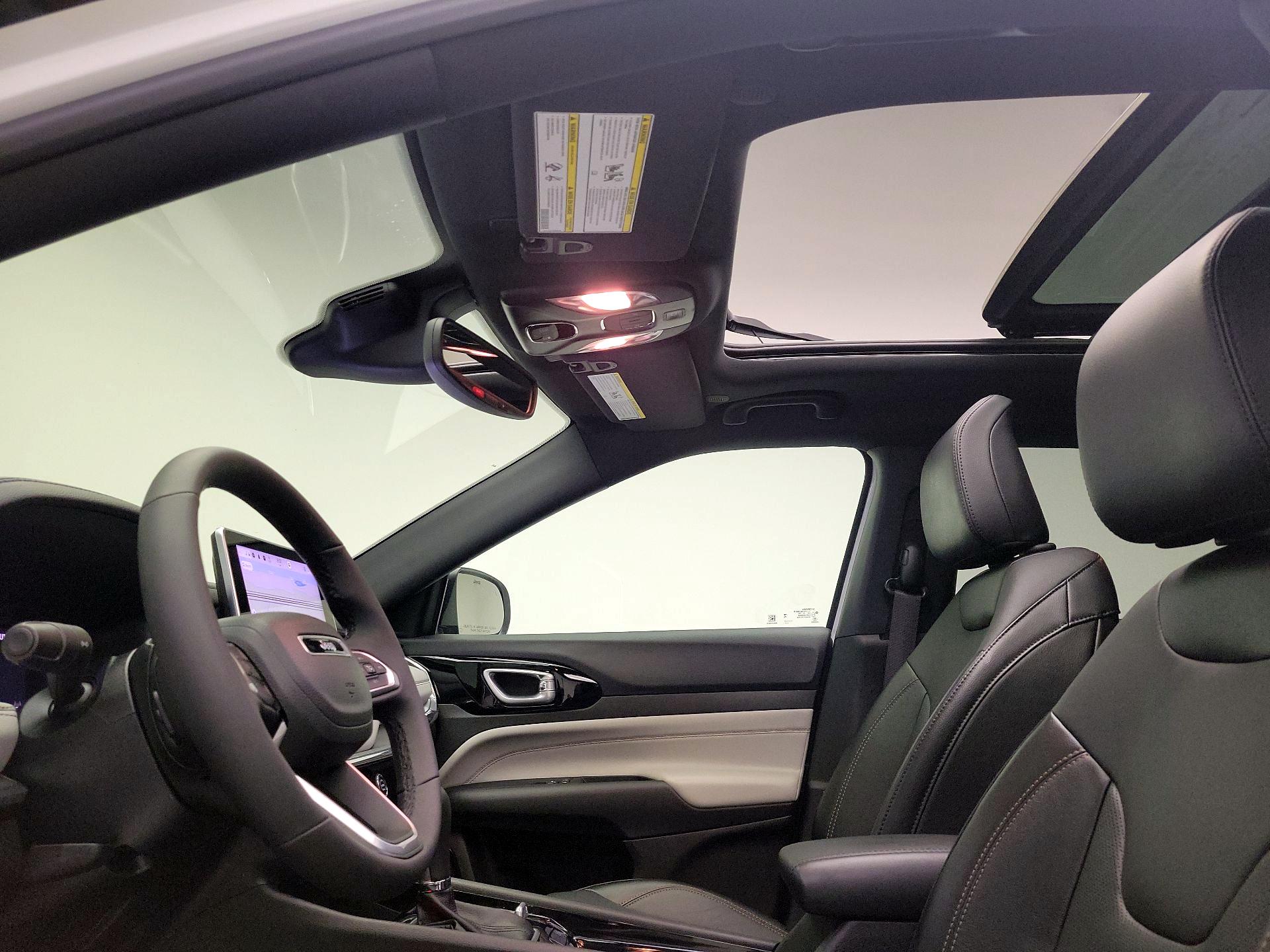 Thumbnail: 2023 Jeep Compass - 20