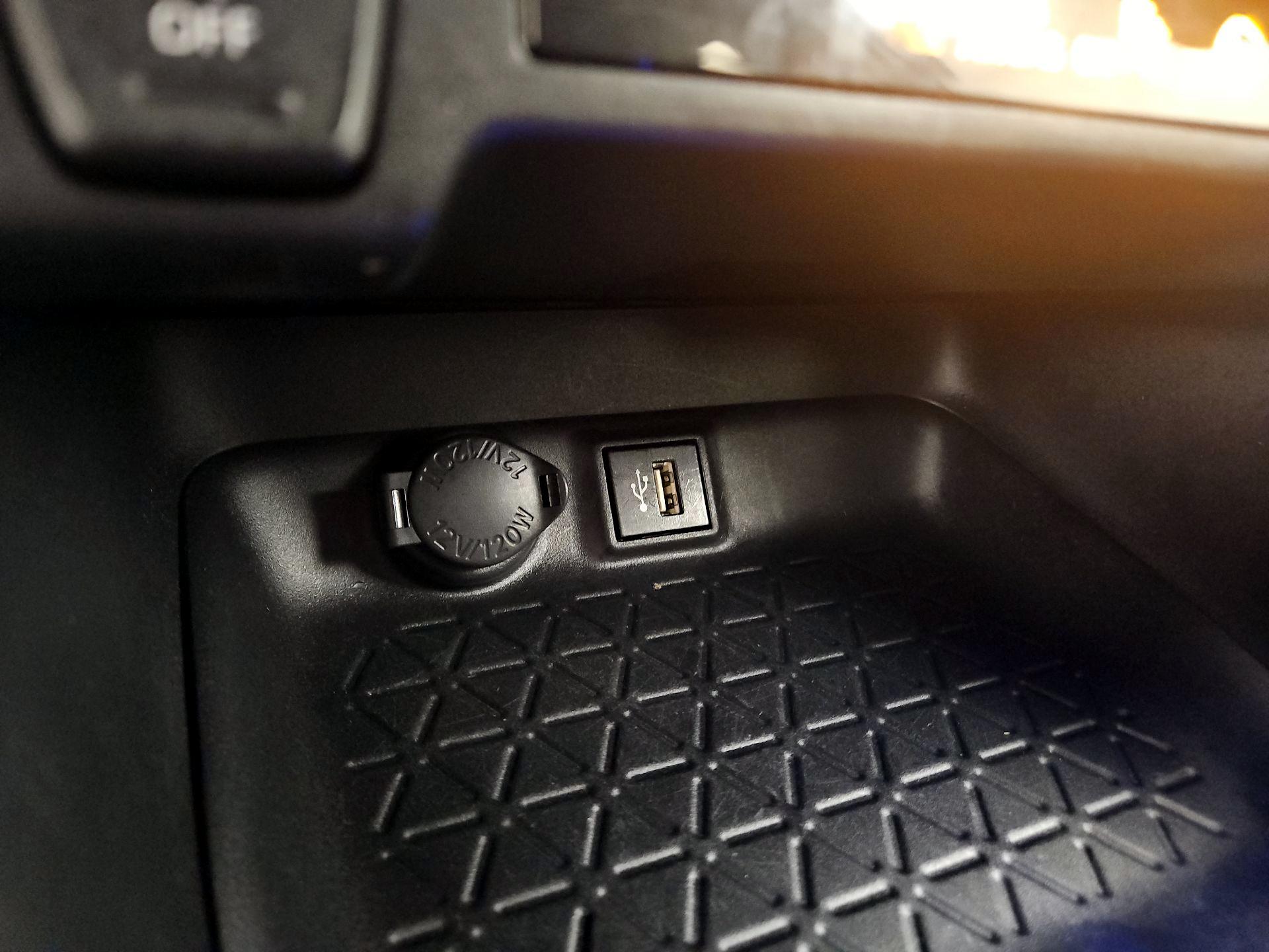 Thumbnail: 2024 Toyota RAV4 - 18