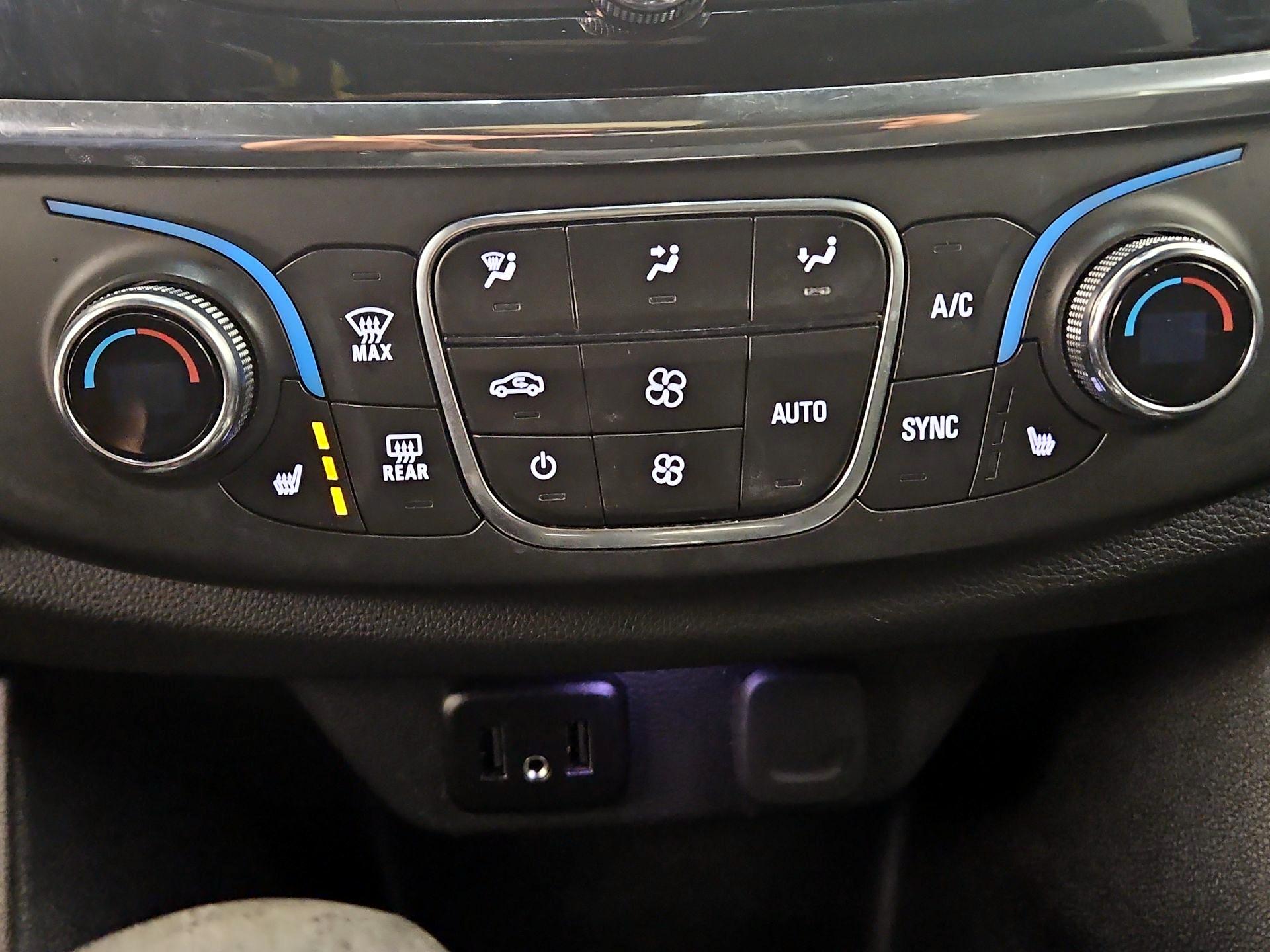 Thumbnail: 2023 Chevrolet Traverse - 16