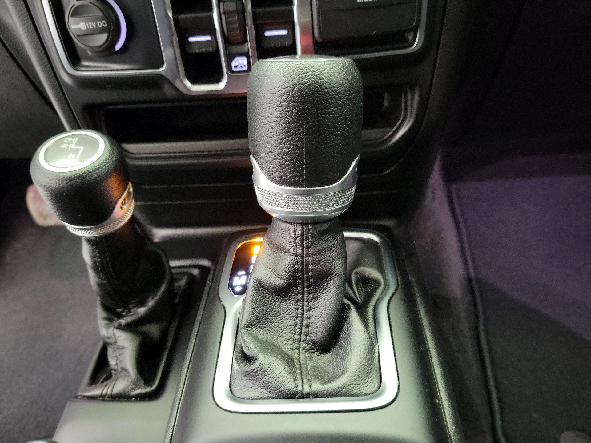 Thumbnail: 2023 Jeep Gladiator - 17