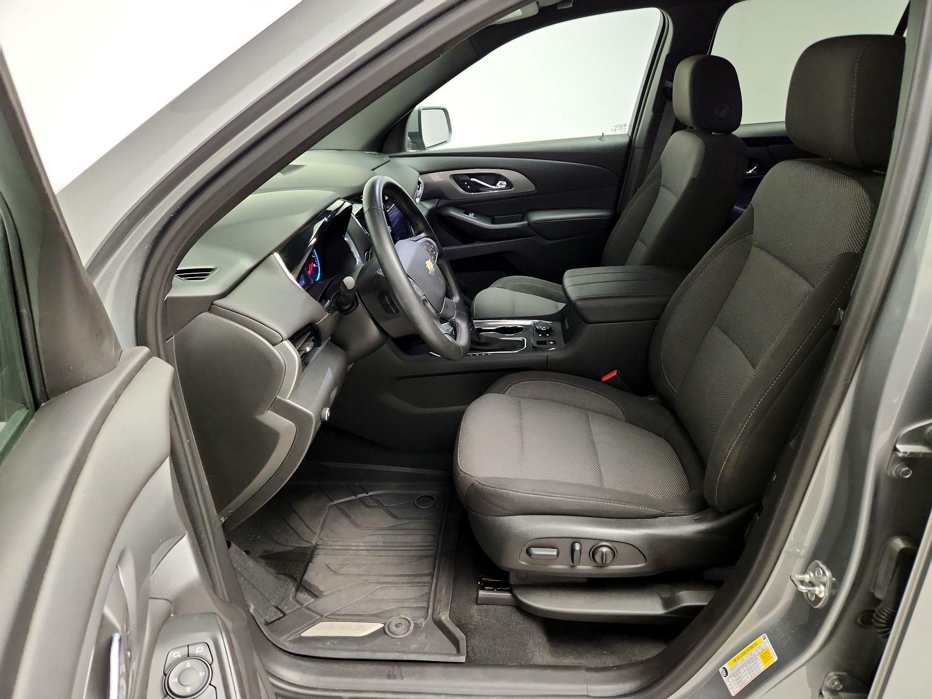 Thumbnail: 2023 Chevrolet Traverse - 11