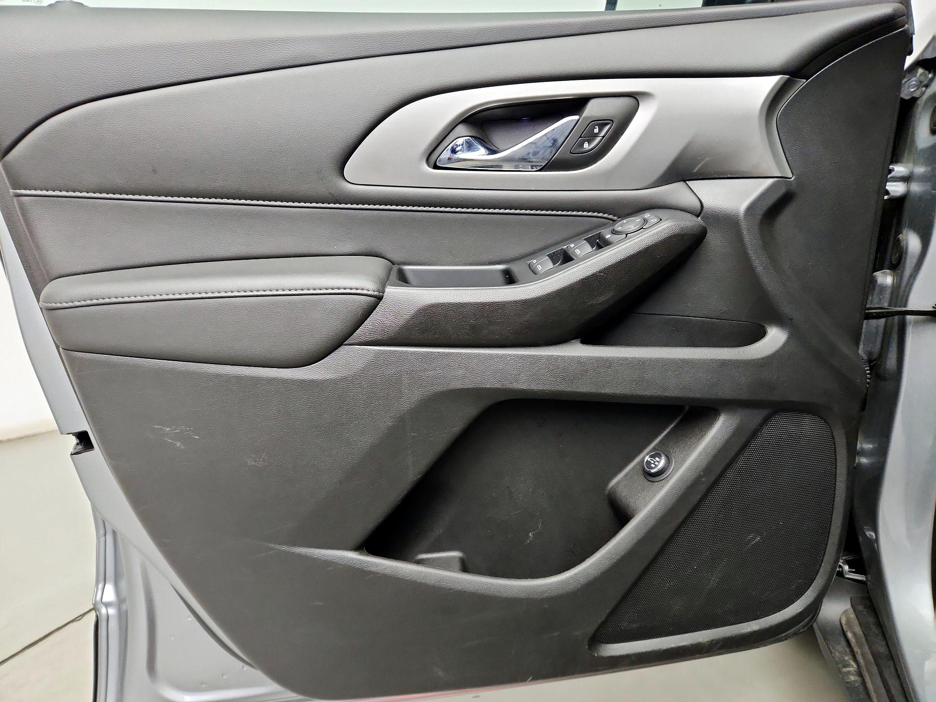 Thumbnail: 2023 Chevrolet Traverse - 12