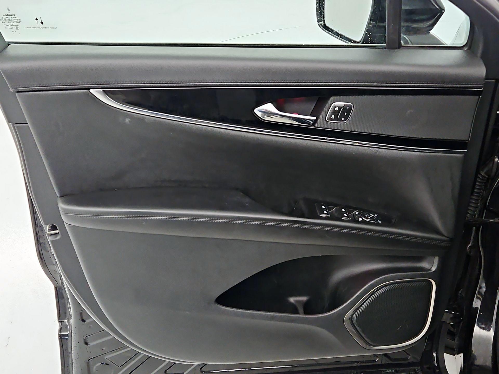 Thumbnail: 2023 Lincoln Nautilus - 12