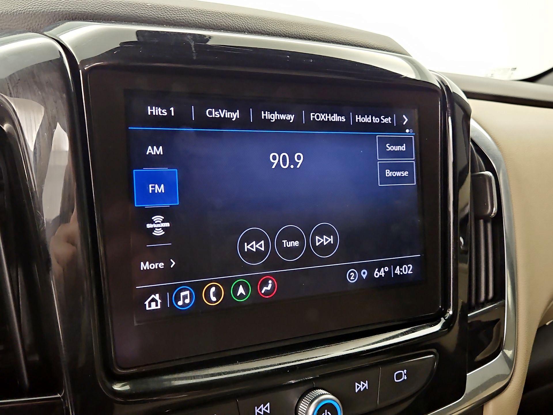 Thumbnail: 2023 Chevrolet Traverse - 16